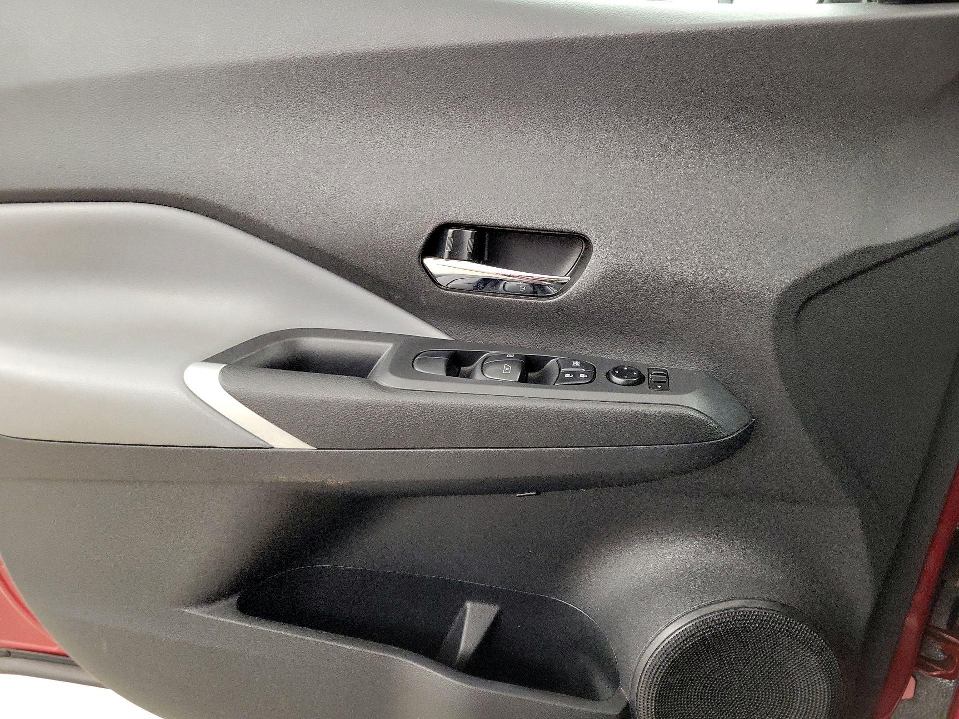 Thumbnail: 2021 Nissan Kicks - 12