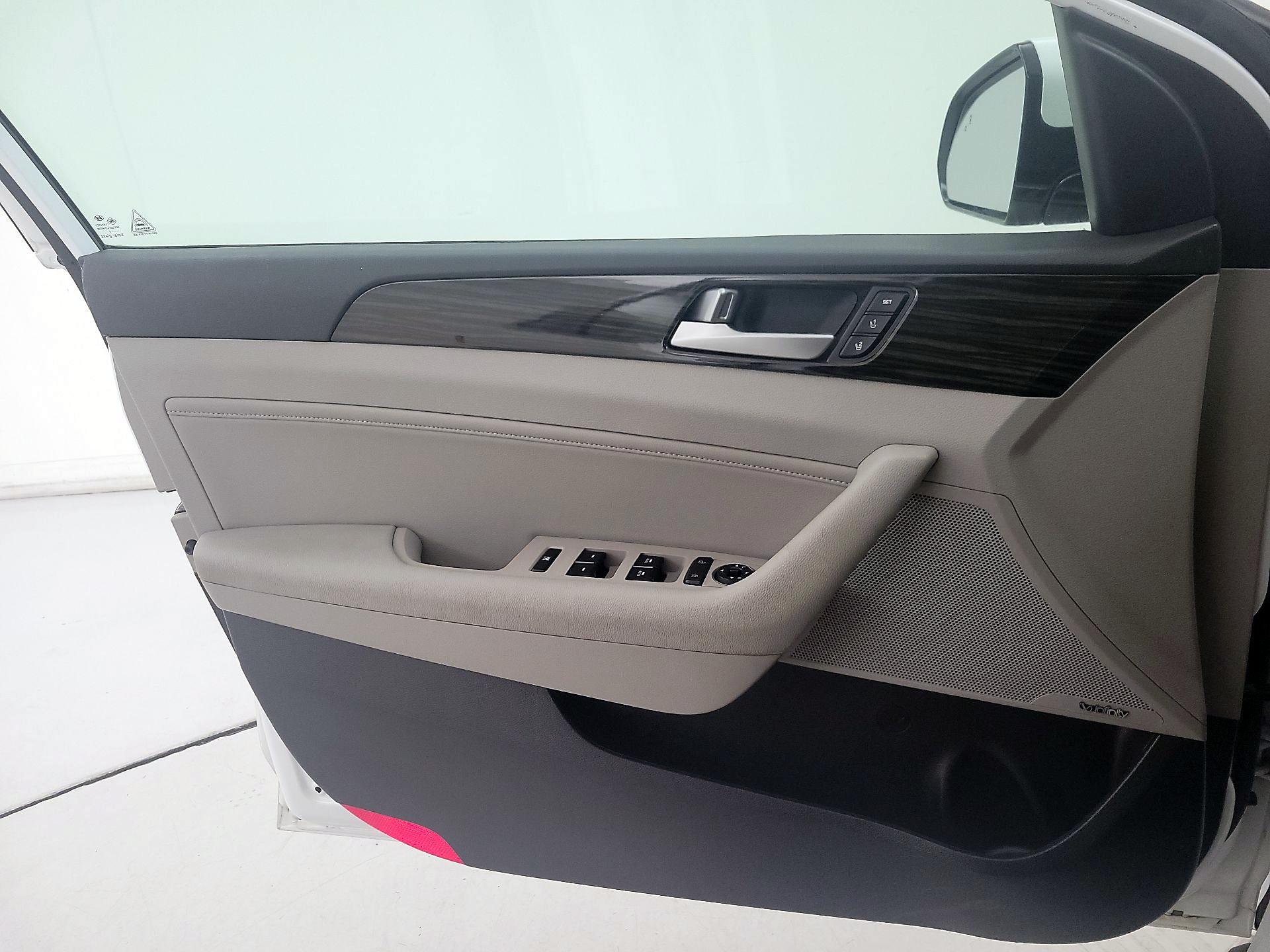 Thumbnail: 2016 Hyundai Sonata - 12