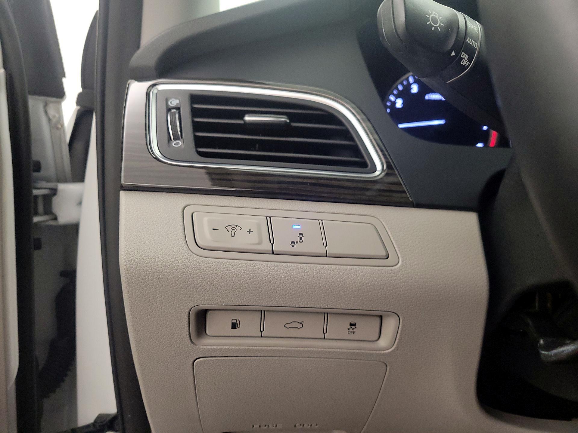 Thumbnail: 2016 Hyundai Sonata - 13