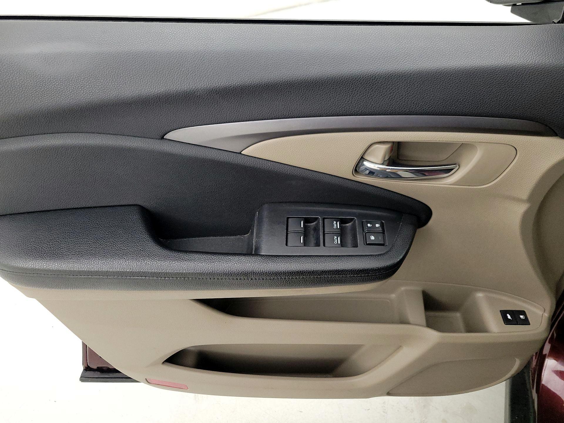 Thumbnail: 2016 Honda Pilot - 12