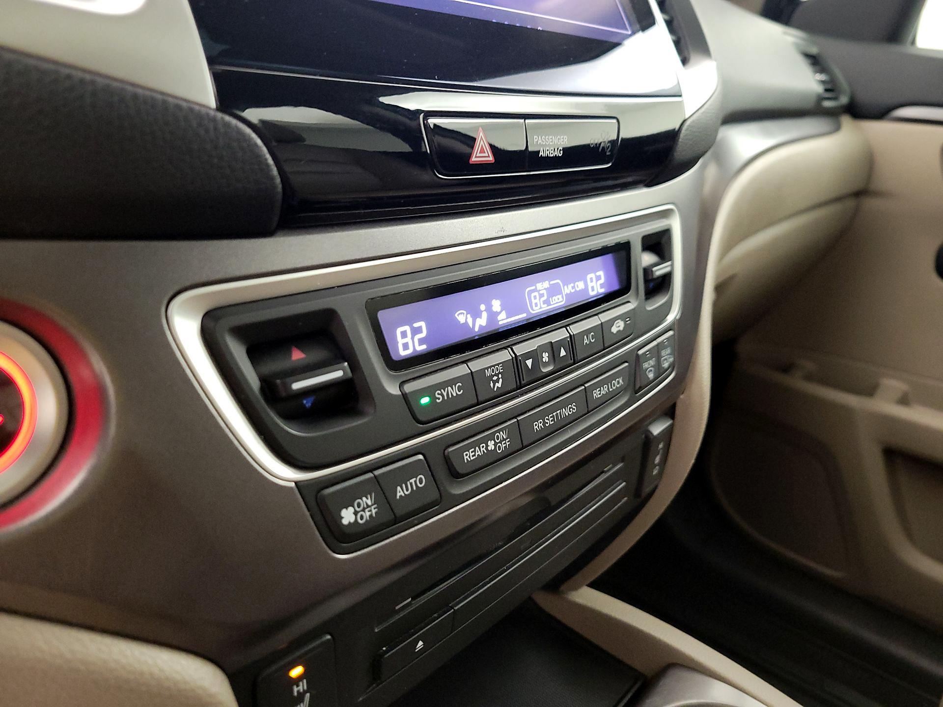 Thumbnail: 2016 Honda Pilot - 16