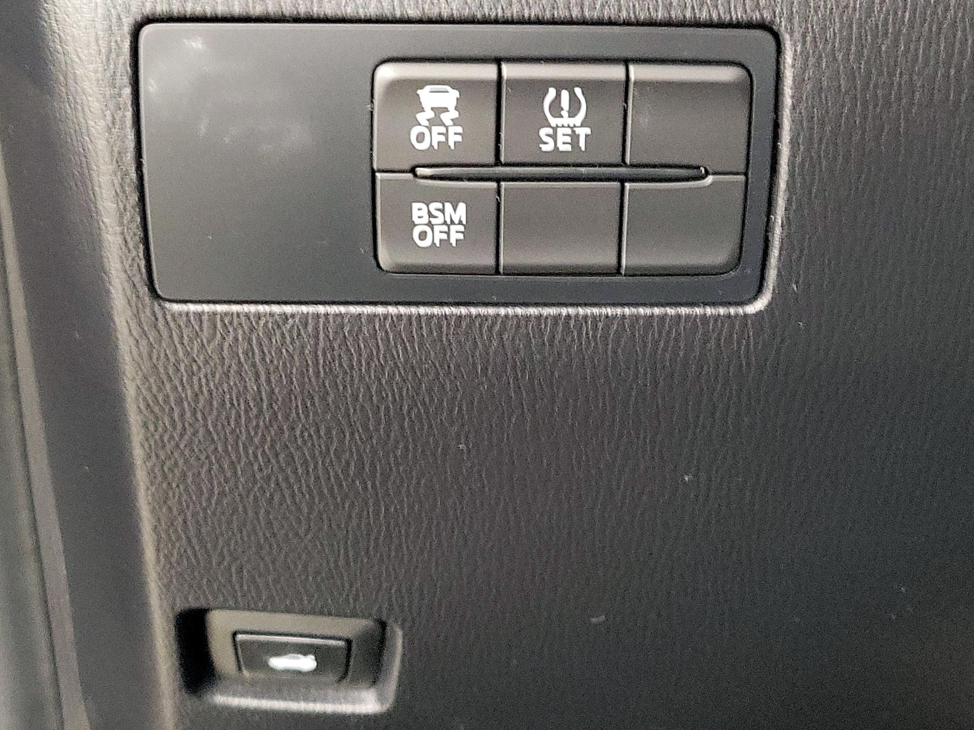 Thumbnail: 2016 Mazda Mazda3 - 13