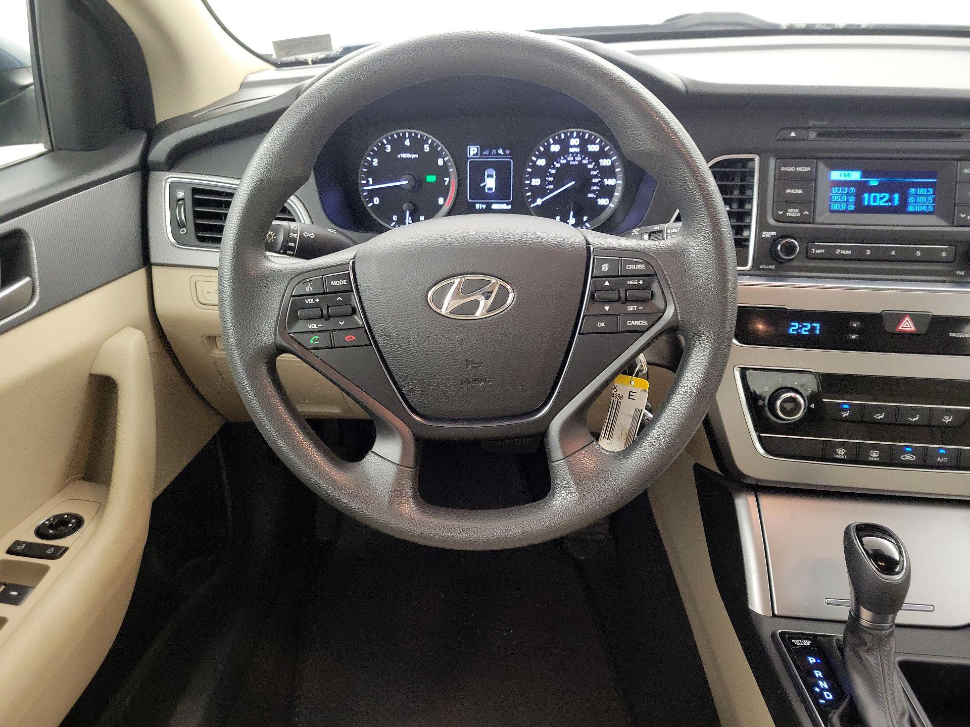 Thumbnail: 2015 Hyundai Sonata - 10