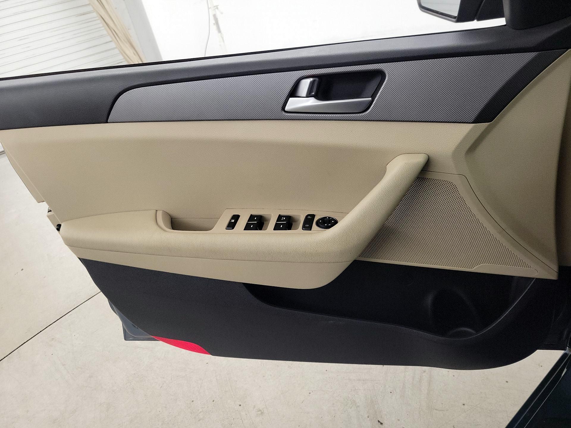 Thumbnail: 2015 Hyundai Sonata - 12