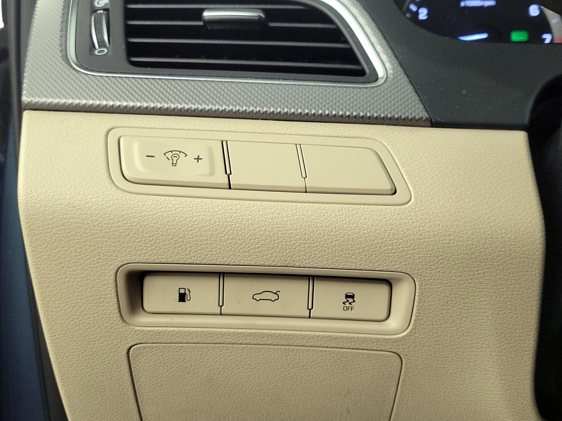 Thumbnail: 2015 Hyundai Sonata - 13