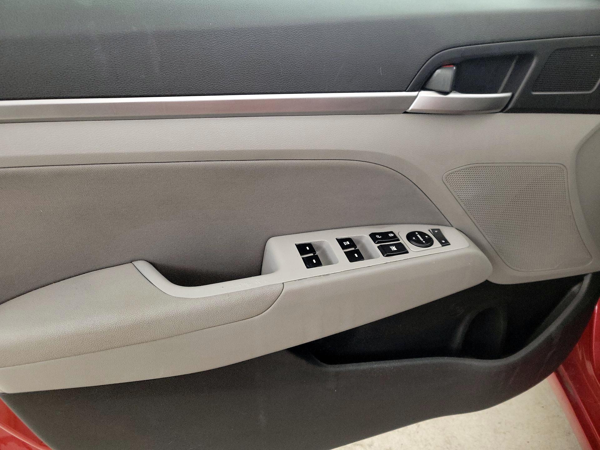 Thumbnail: 2020 Hyundai Elantra - 12