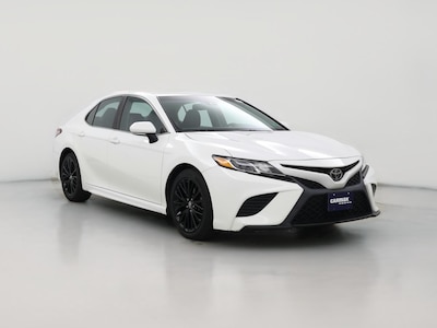 White 2018 Toyota Camry SE