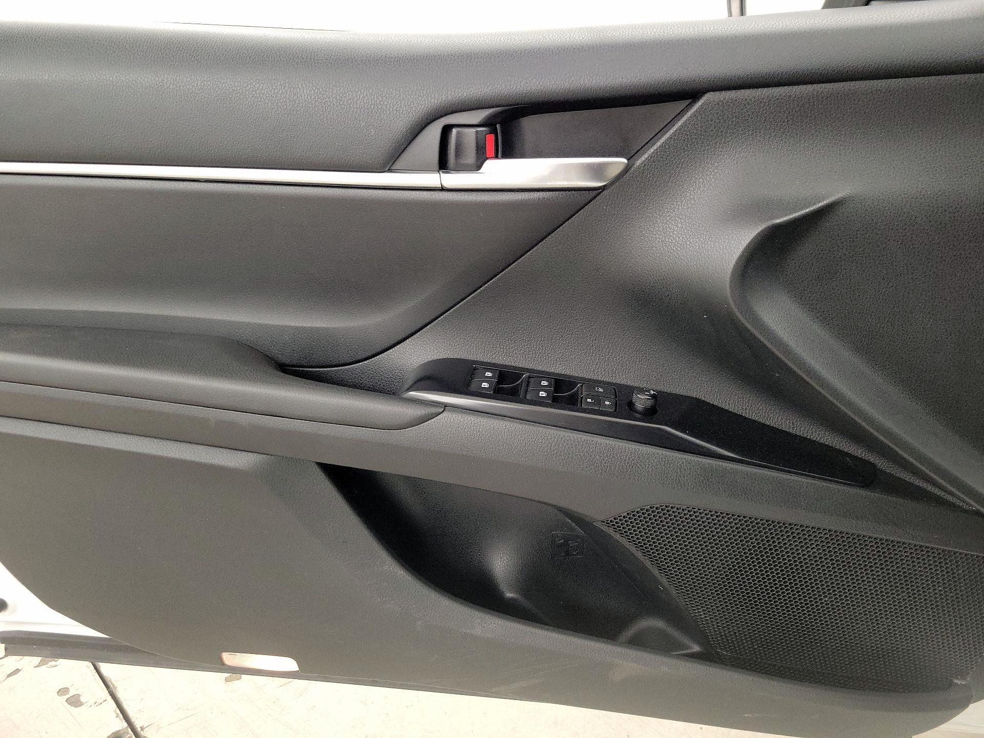 Thumbnail: 2018 Toyota Camry - 12