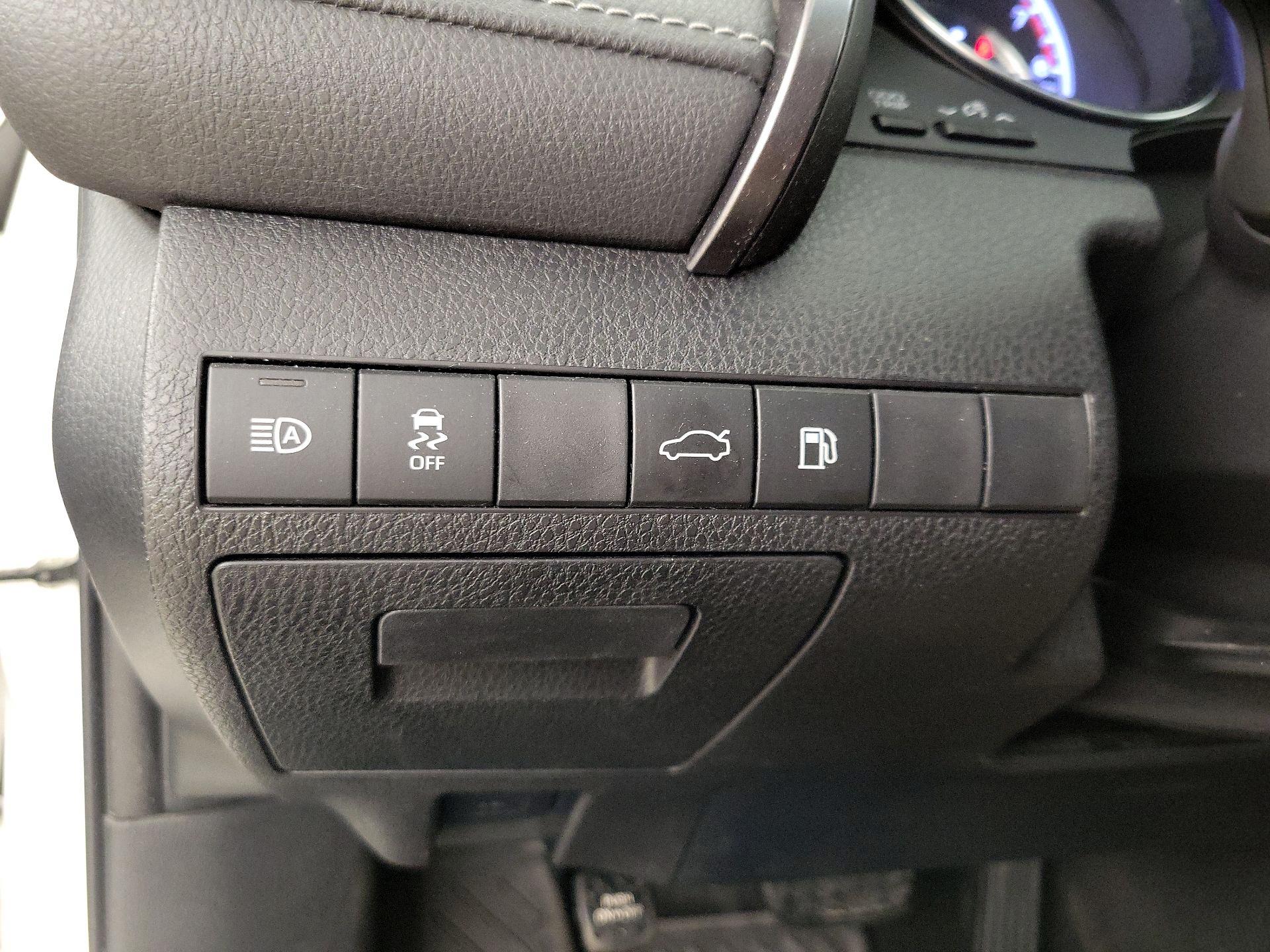 Thumbnail: 2018 Toyota Camry - 13