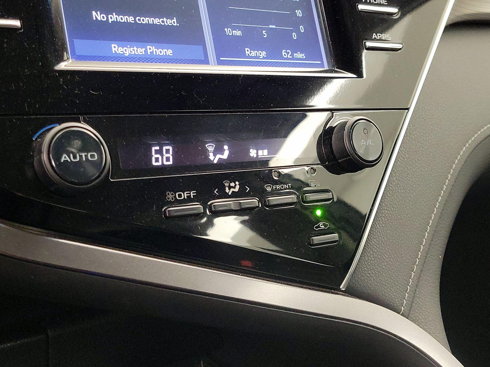 Thumbnail: 2018 Toyota Camry - 16