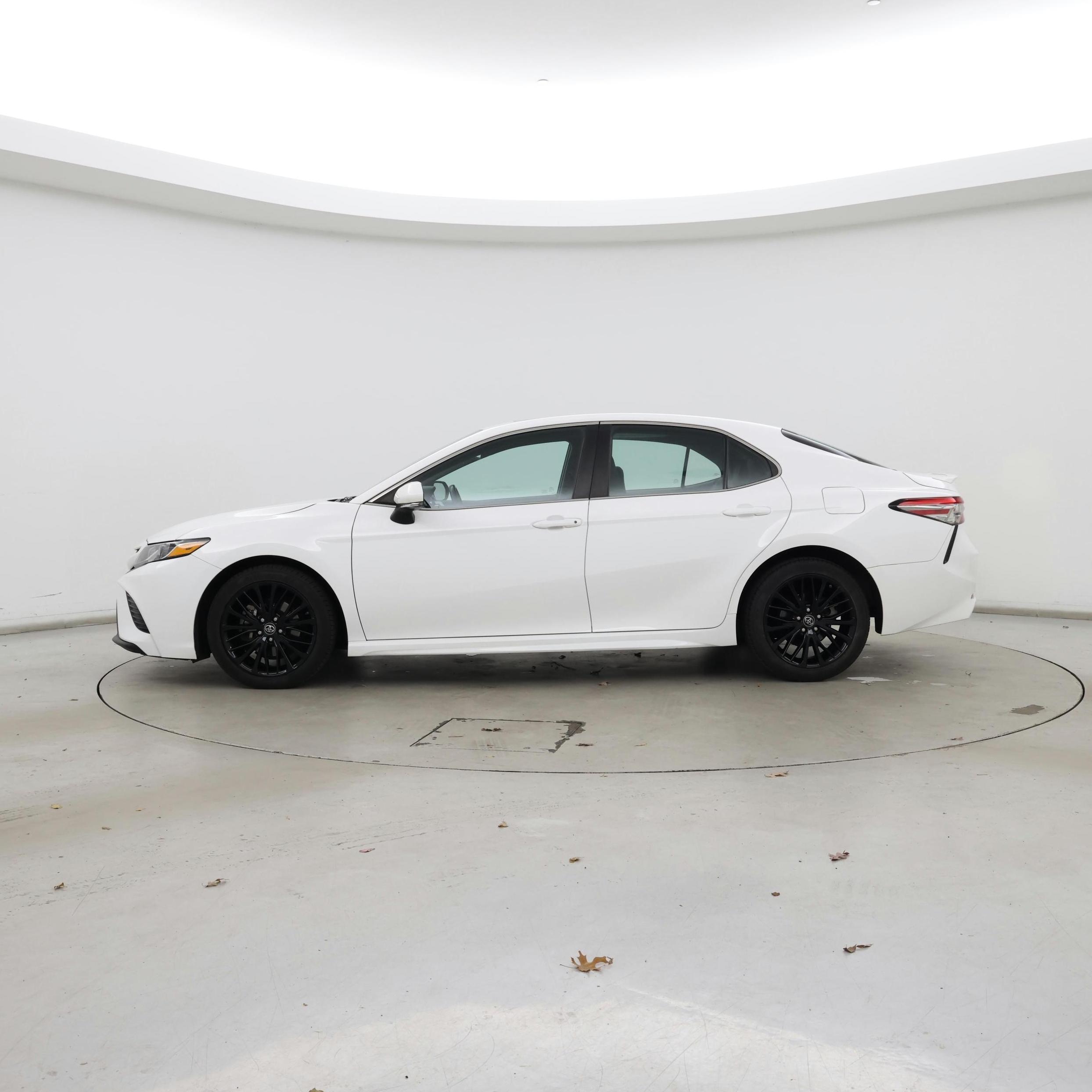 Thumbnail: 2018 Toyota Camry - 3