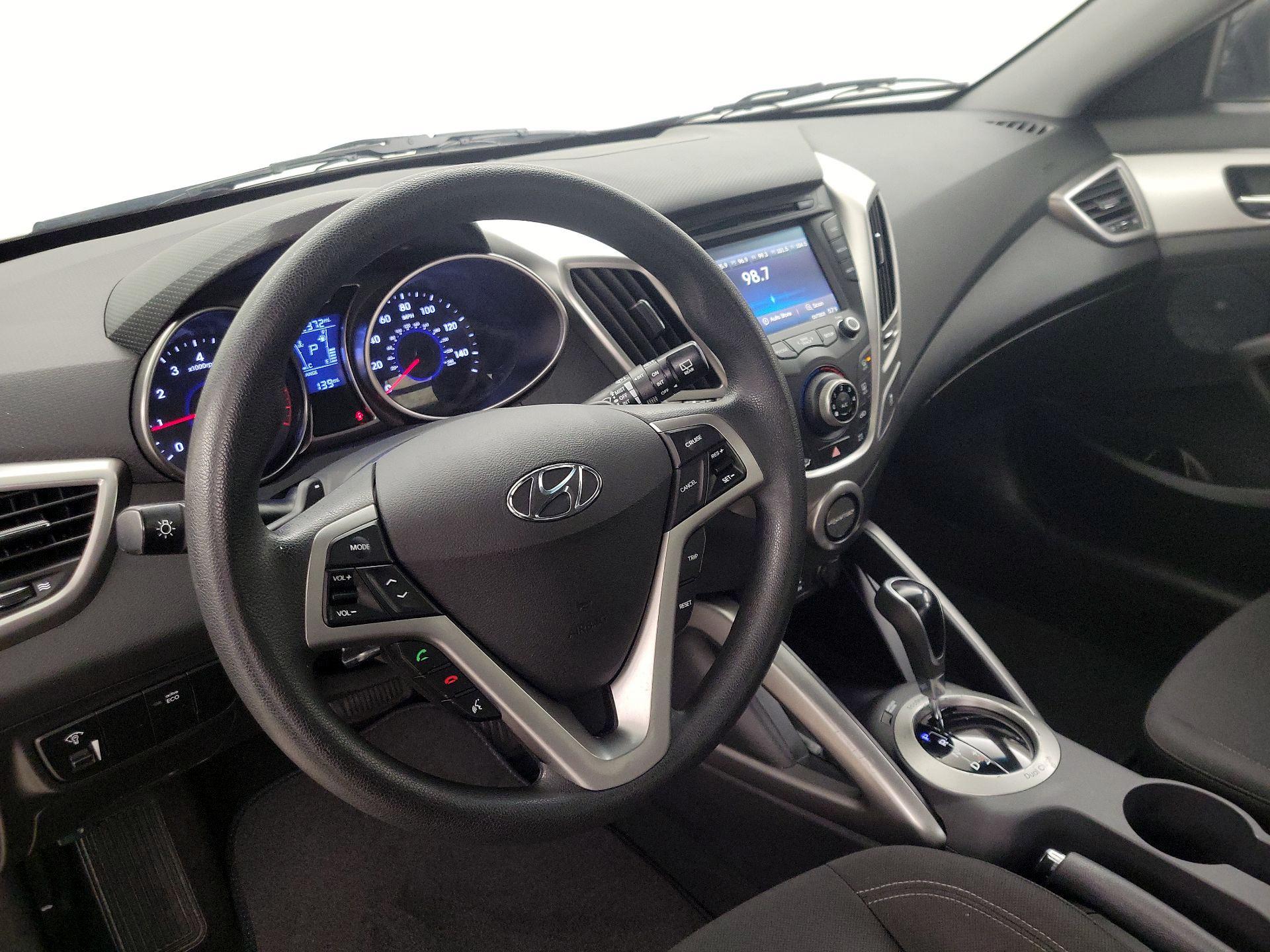 Thumbnail: 2016 Hyundai Veloster - 9