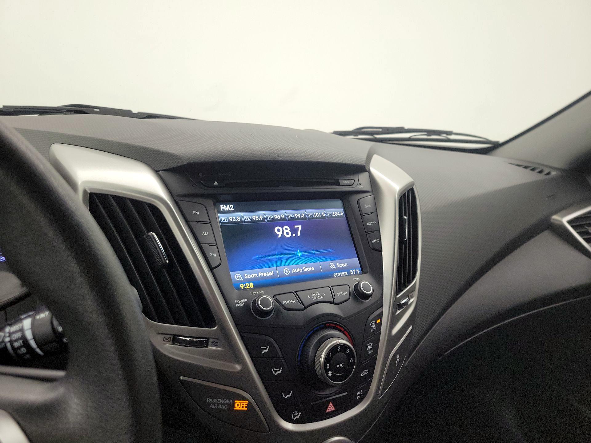 Thumbnail: 2016 Hyundai Veloster - 15