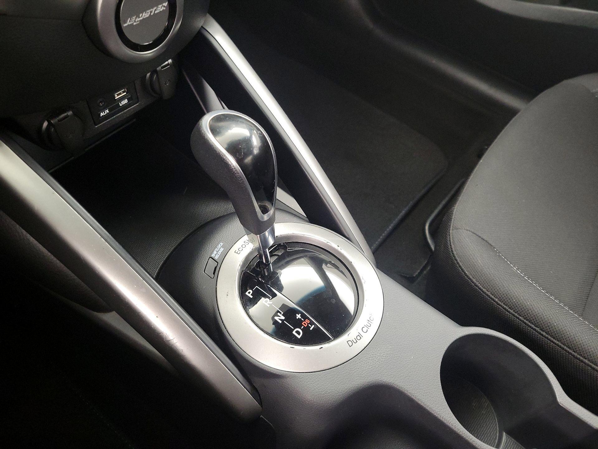 Thumbnail: 2016 Hyundai Veloster - 17