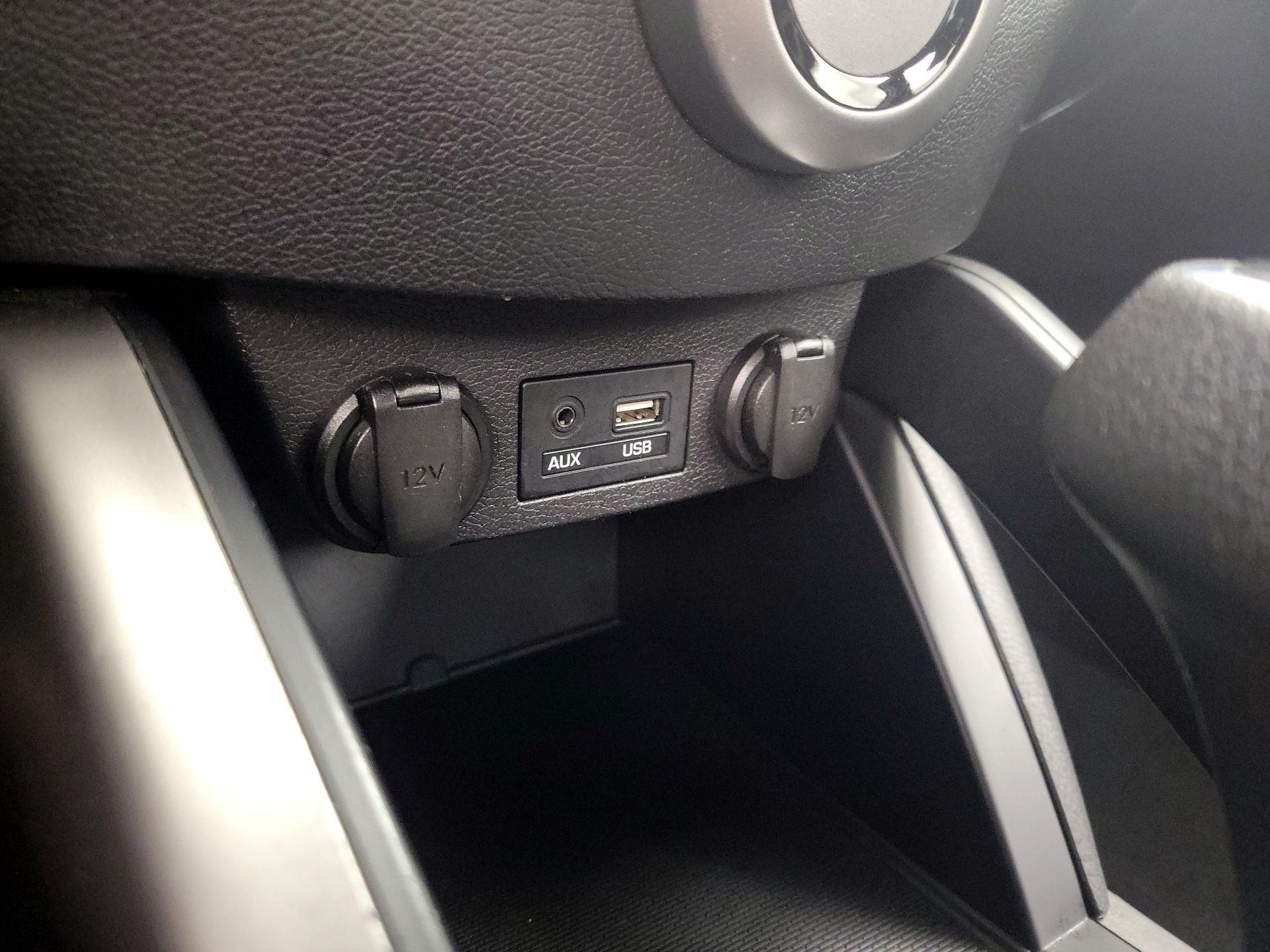 Thumbnail: 2016 Hyundai Veloster - 18