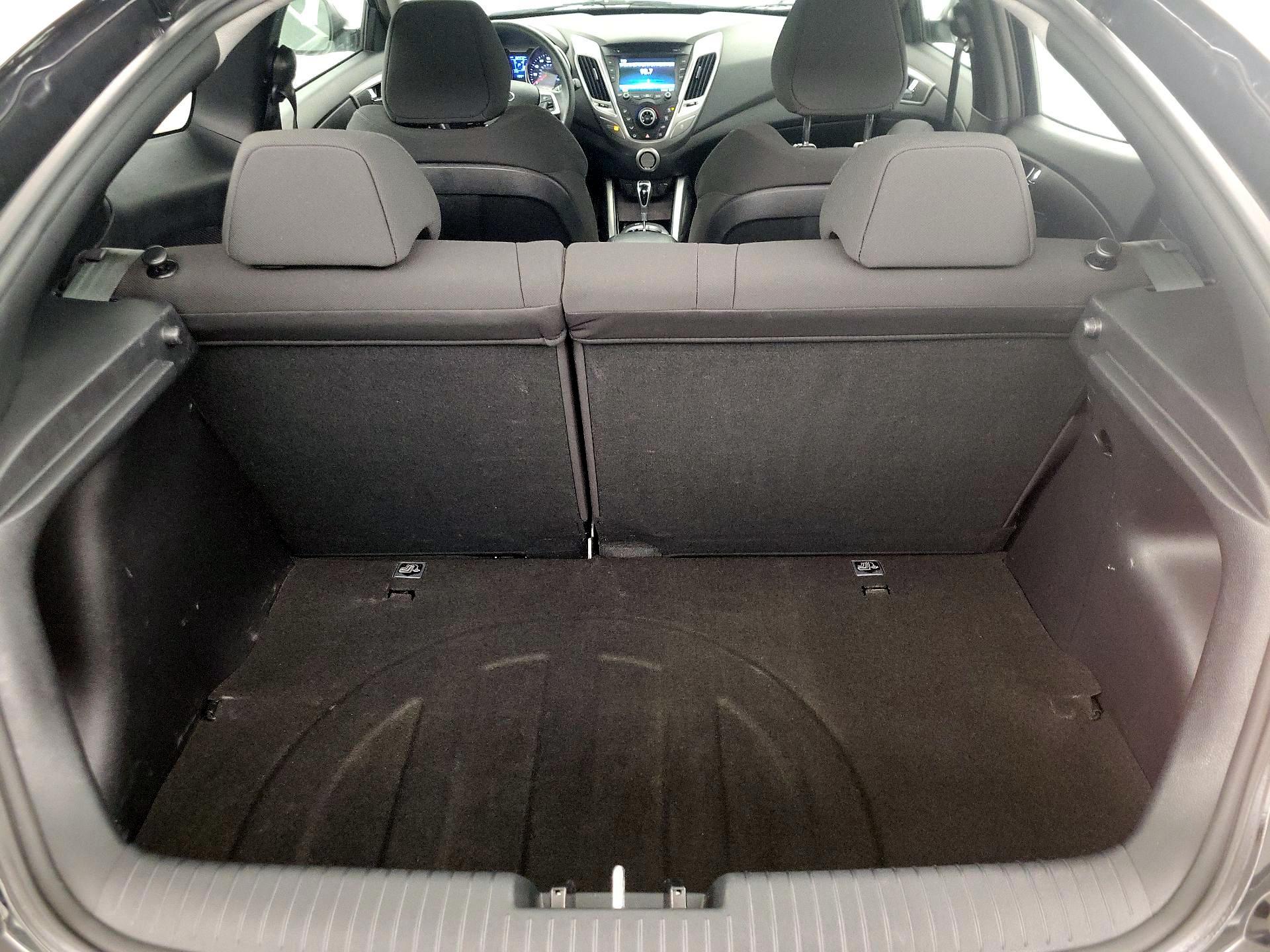 Thumbnail: 2016 Hyundai Veloster - 19