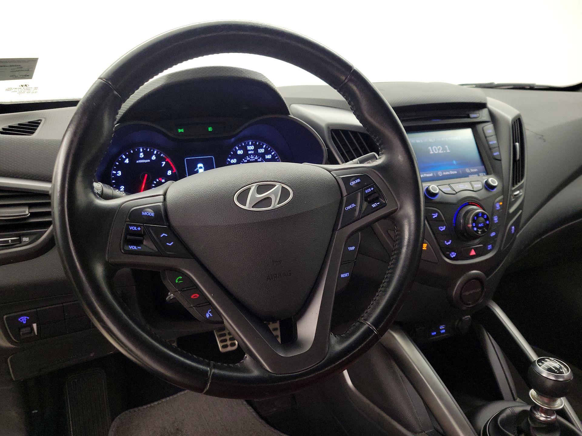 Thumbnail: 2016 Hyundai Veloster - 10