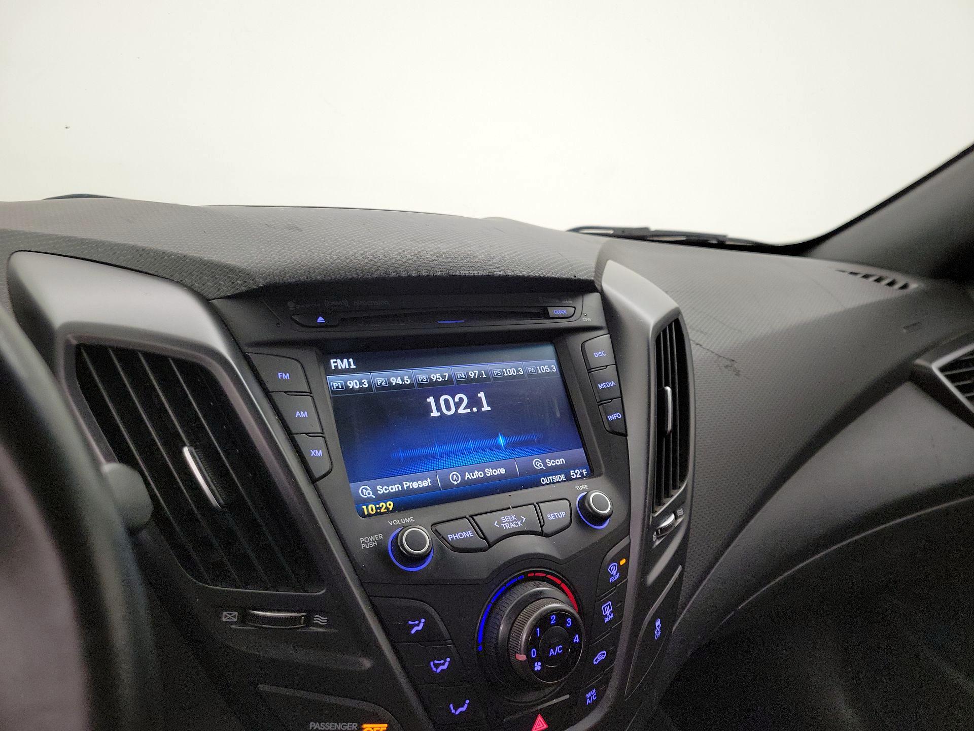 Thumbnail: 2016 Hyundai Veloster - 14