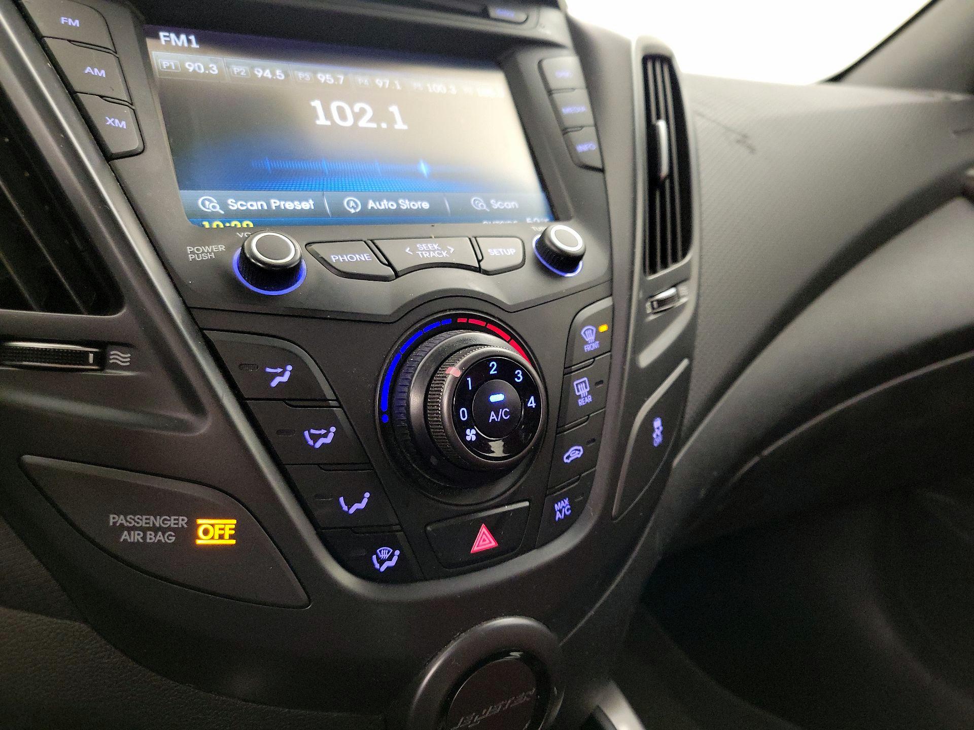 Thumbnail: 2016 Hyundai Veloster - 15