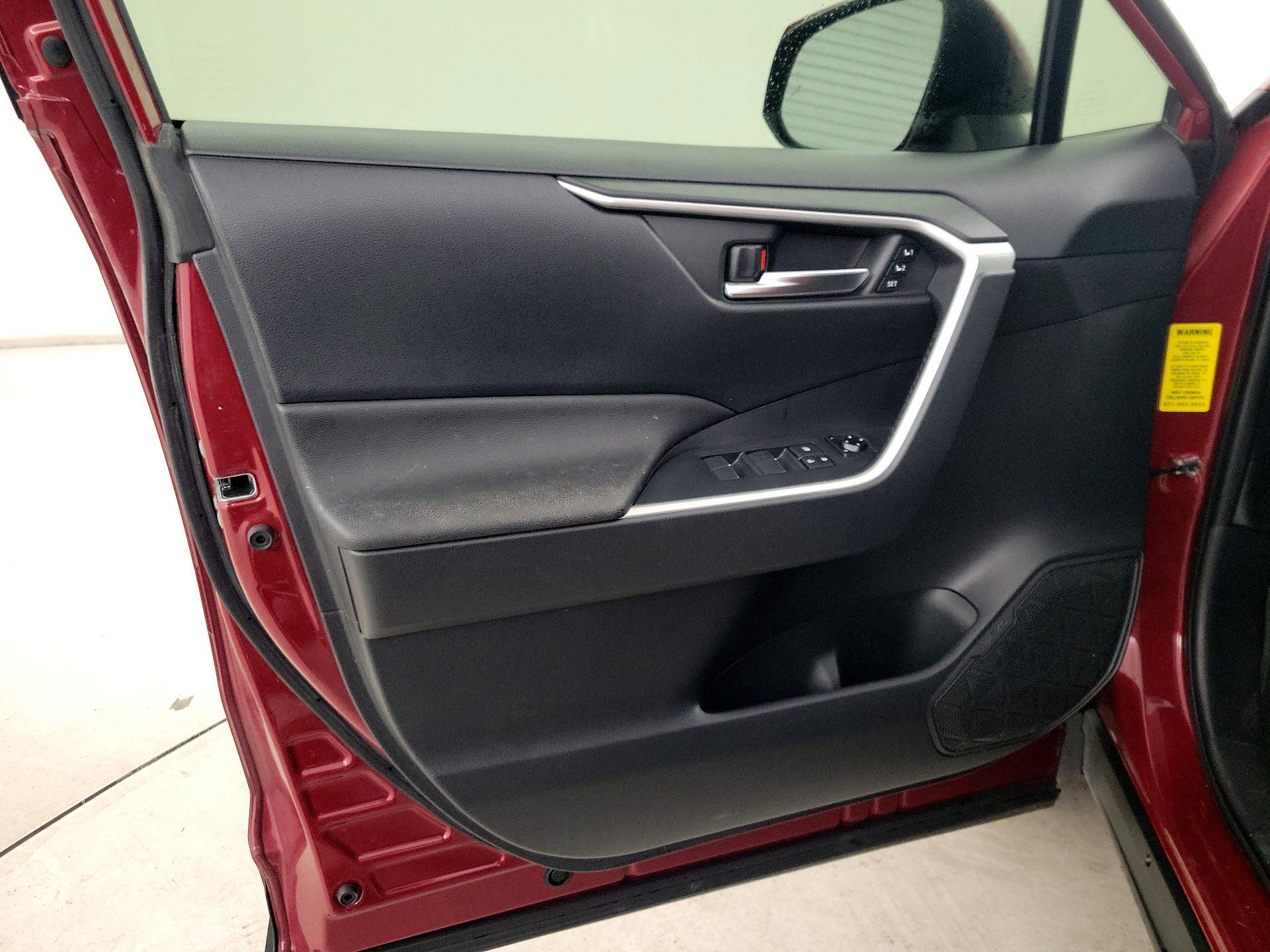 Thumbnail: 2020 Toyota RAV4 - 12