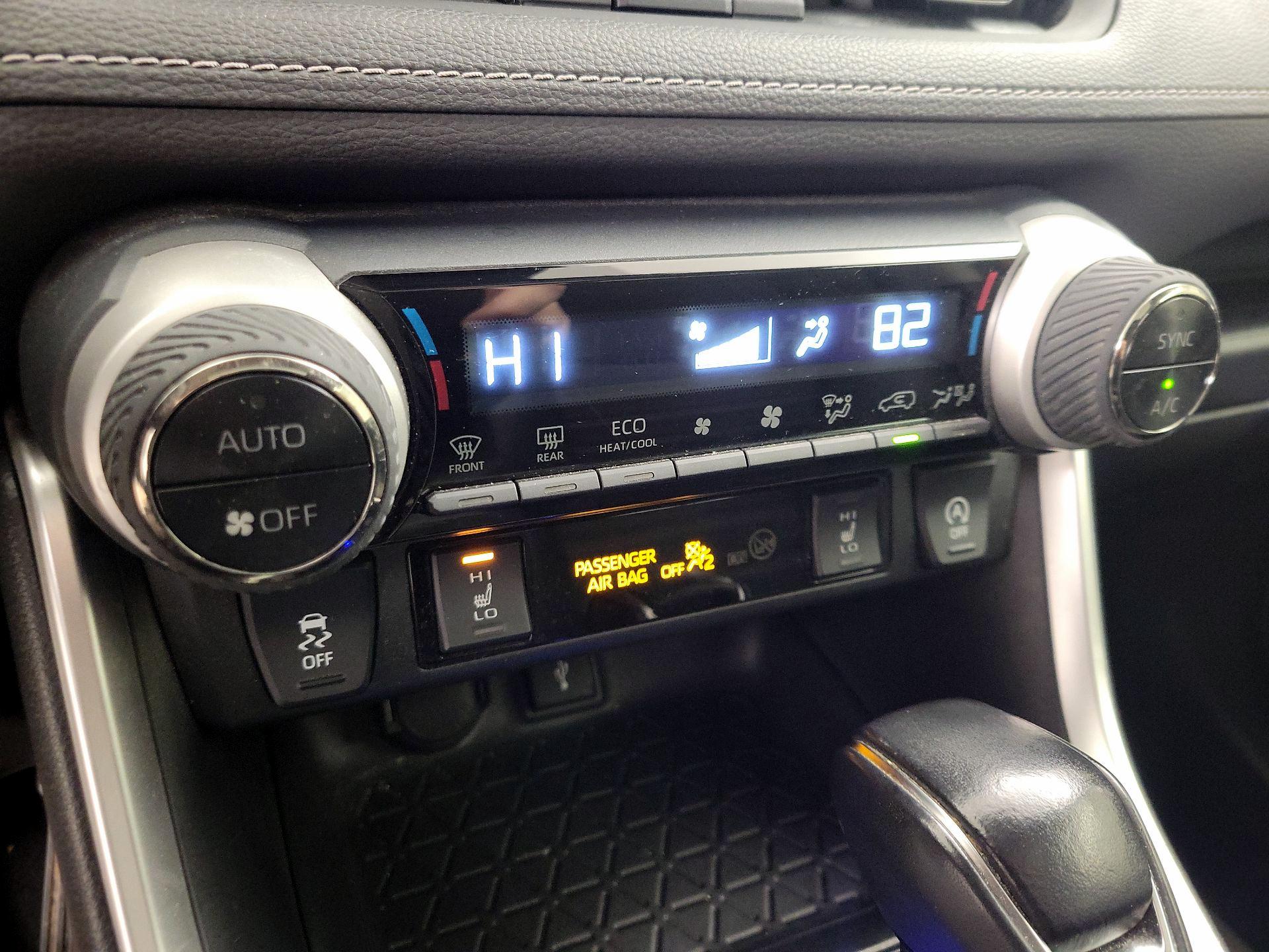 Thumbnail: 2020 Toyota RAV4 - 16