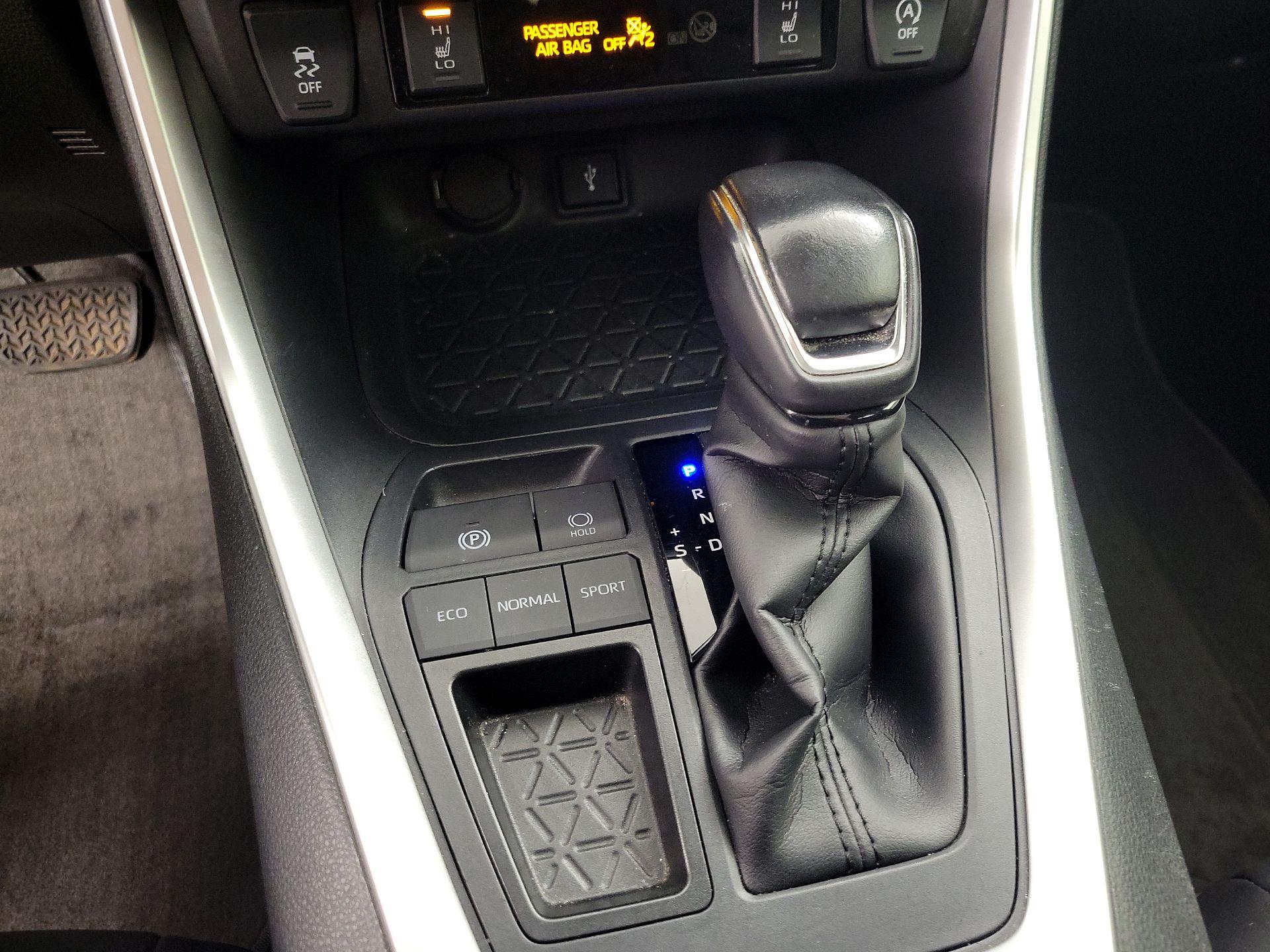 Thumbnail: 2020 Toyota RAV4 - 17