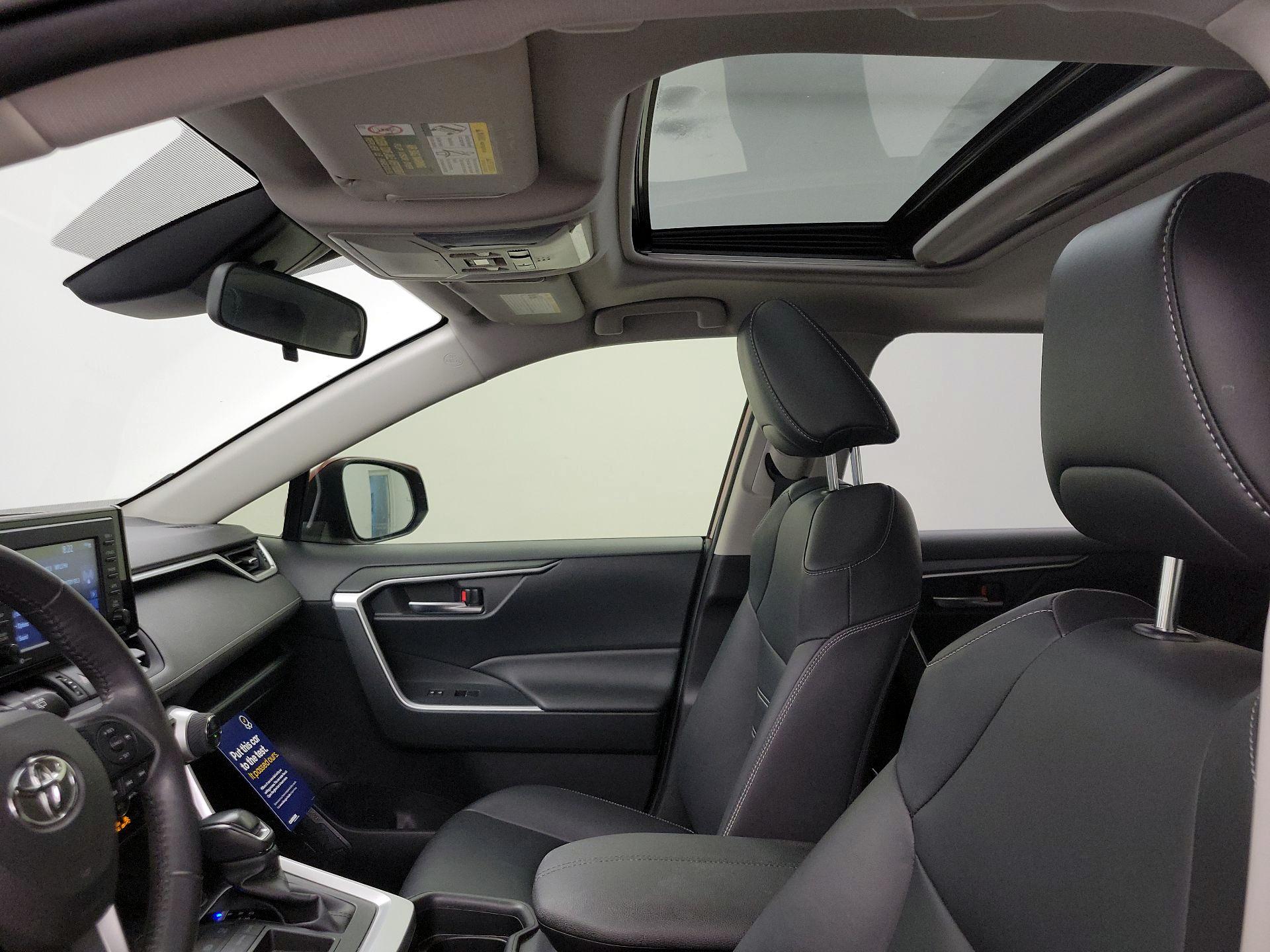 Thumbnail: 2020 Toyota RAV4 - 19