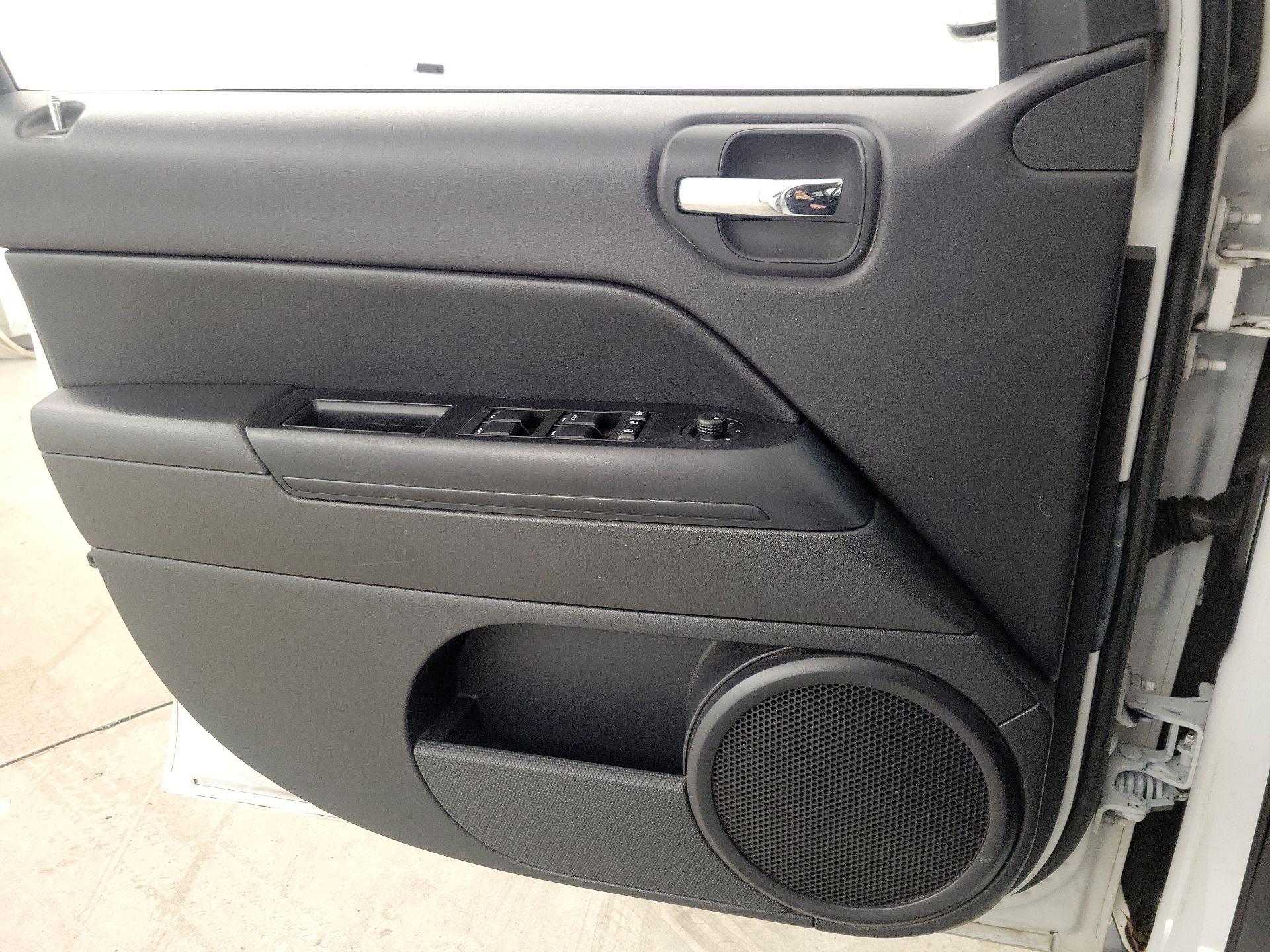 Thumbnail: 2016 Jeep Compass - 12