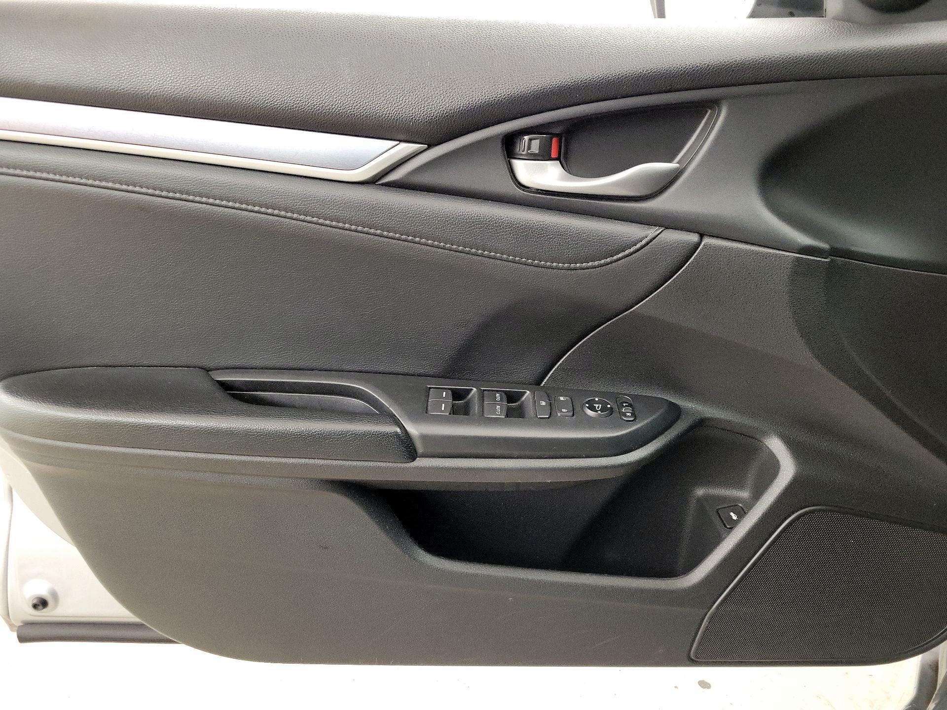 Thumbnail: 2016 Honda Civic - 12