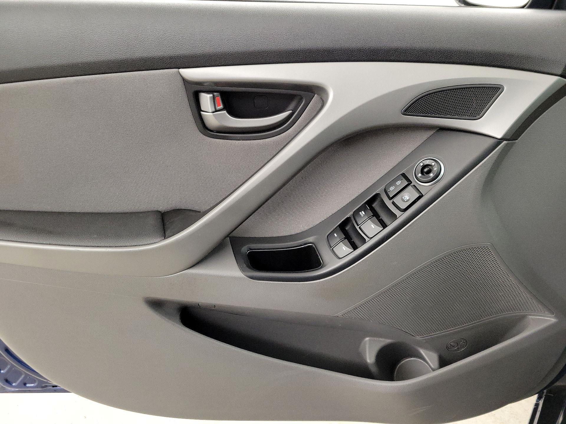 Thumbnail: 2016 Hyundai Elantra - 12