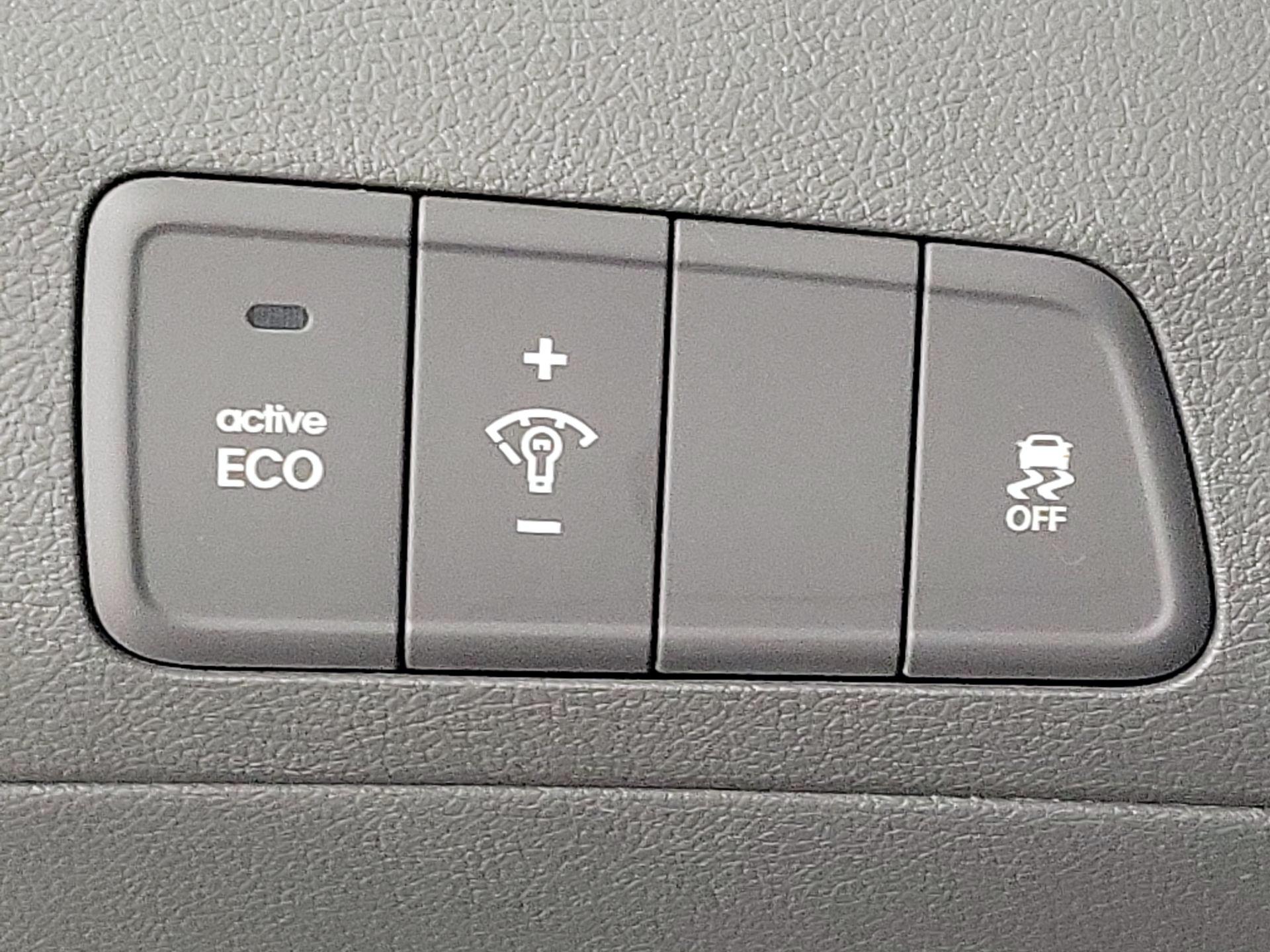 Thumbnail: 2016 Hyundai Elantra - 13