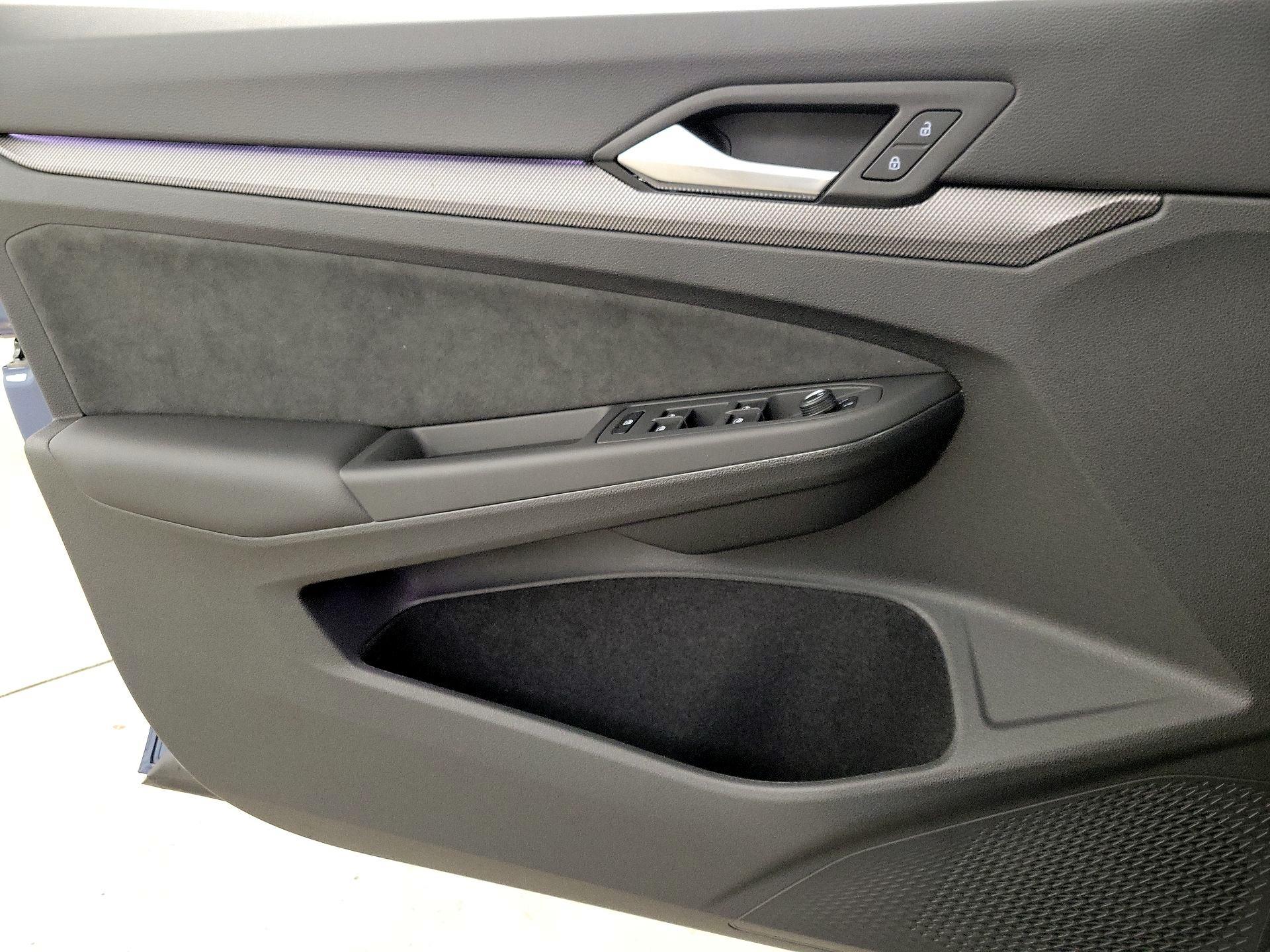 Thumbnail: 2025 Volkswagen Golf - 12