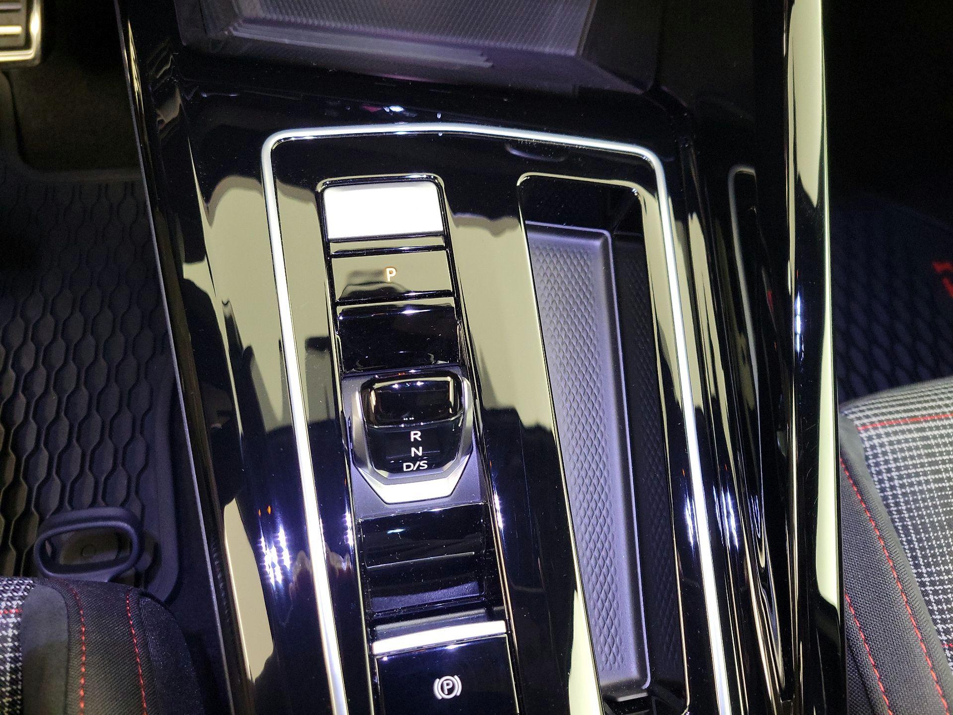 Thumbnail: 2025 Volkswagen Golf - 18