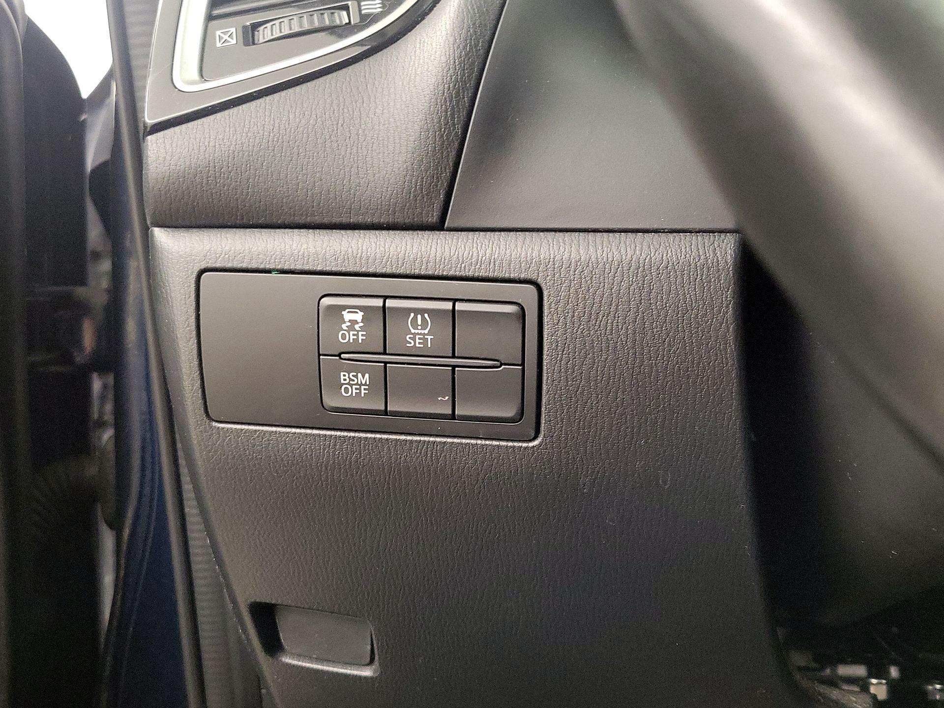 Thumbnail: 2015 Mazda Mazda3 - 13