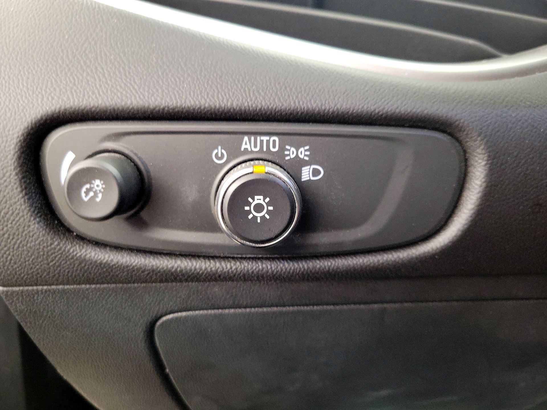 Thumbnail: 2020 Chevrolet Malibu - 13