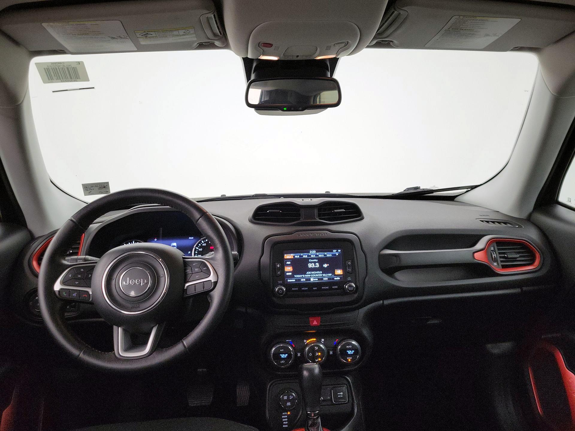 Thumbnail: 2016 Jeep Renegade - 9