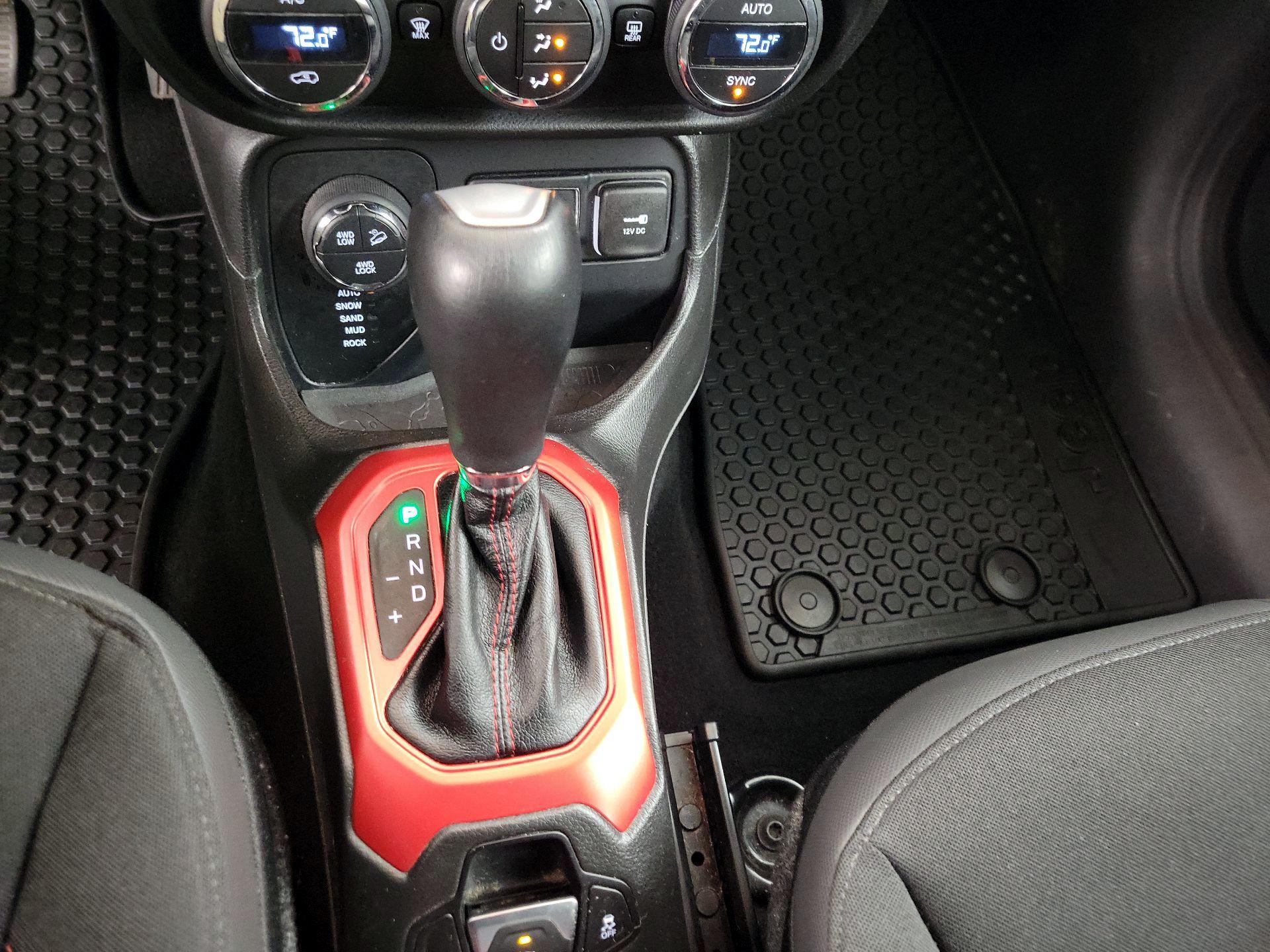 Thumbnail: 2016 Jeep Renegade - 18