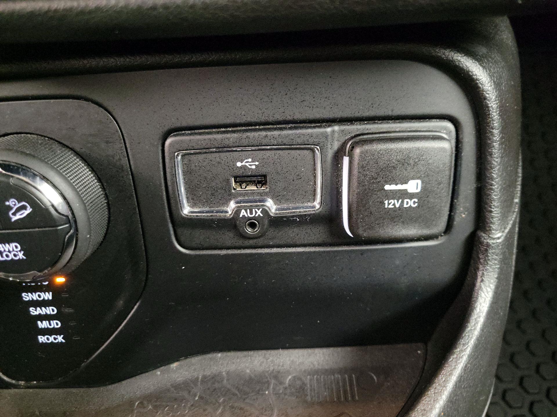 Thumbnail: 2016 Jeep Renegade - 19