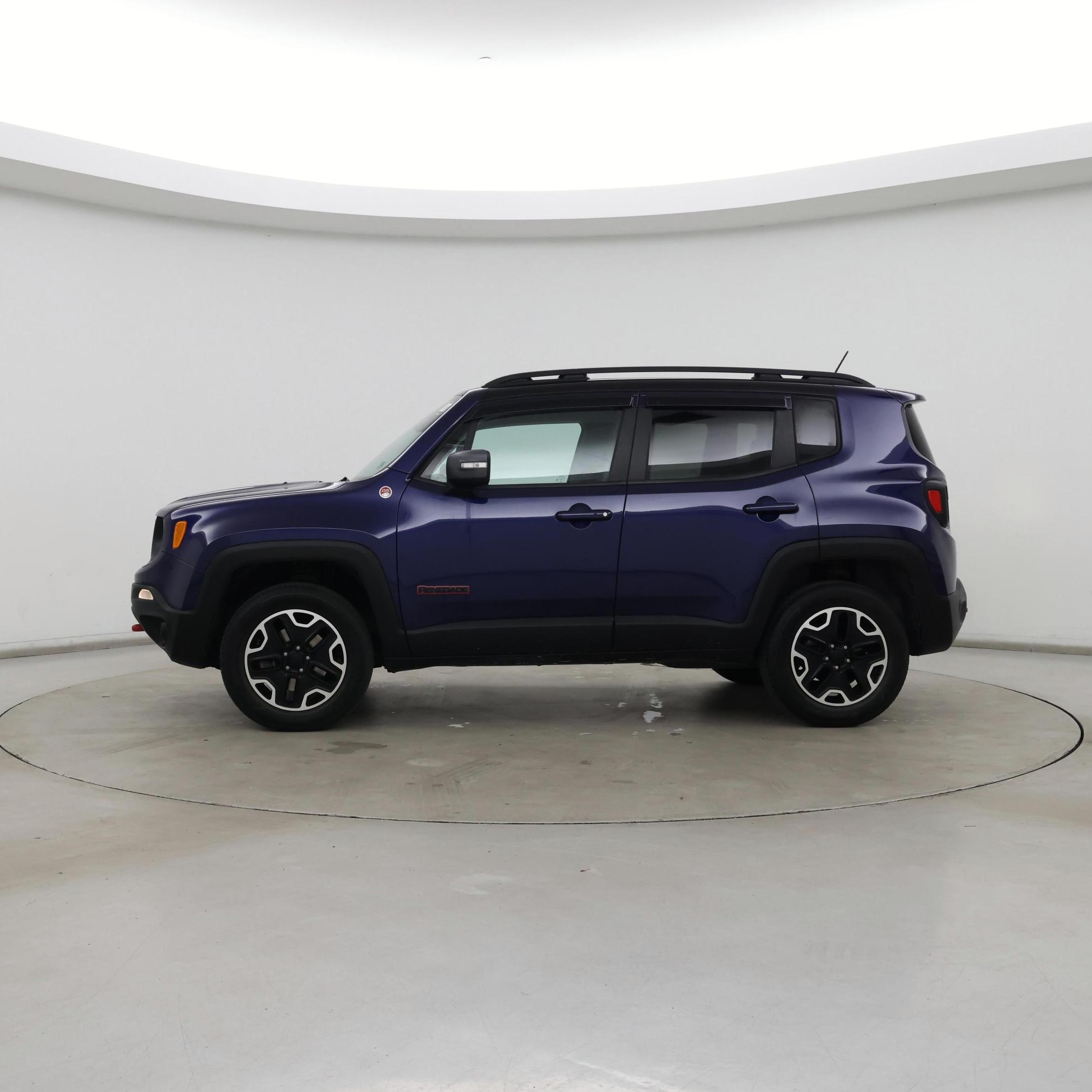 Thumbnail: 2016 Jeep Renegade - 3