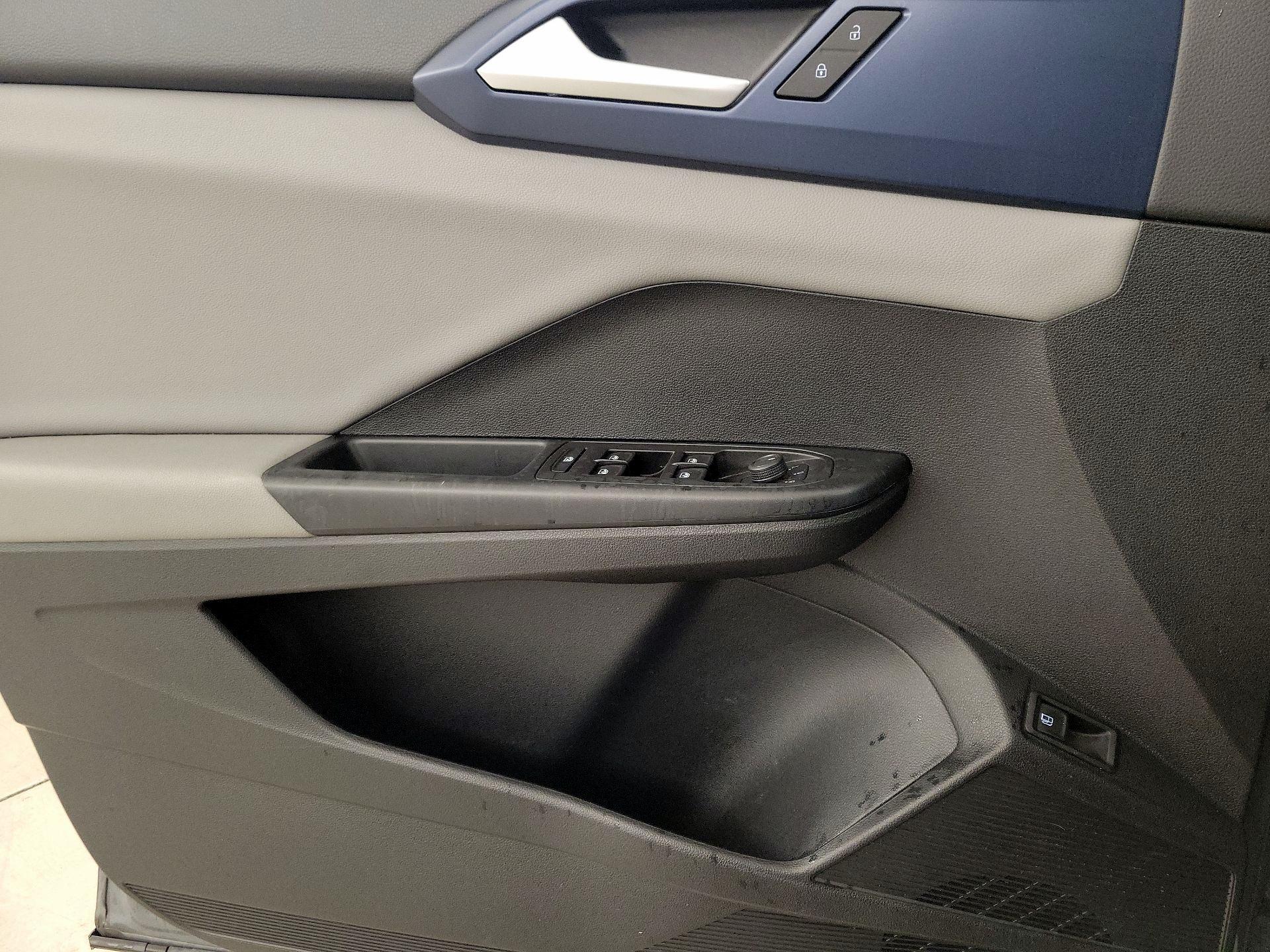 Thumbnail: 2022 Volkswagen Taos - 12