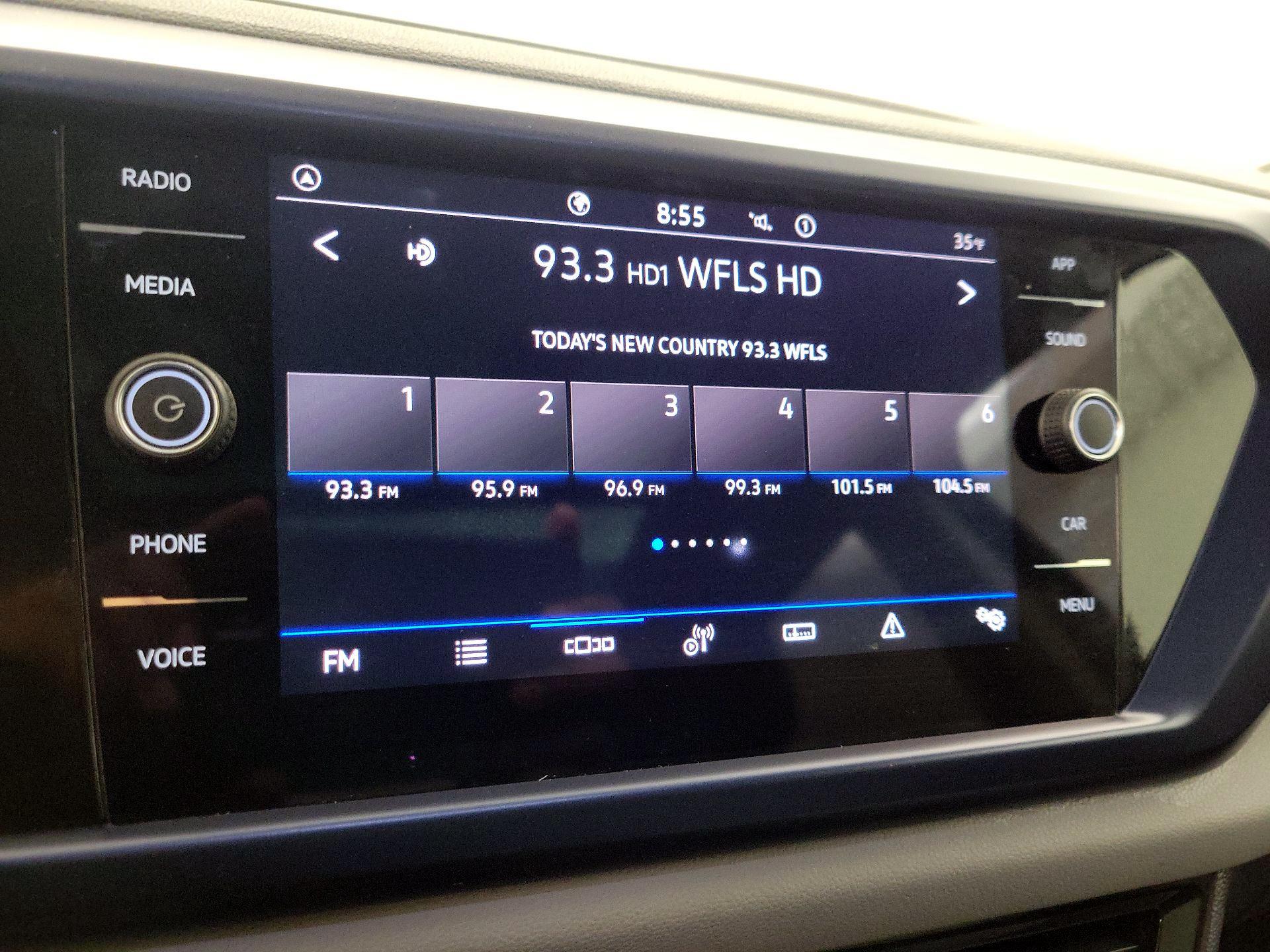 Thumbnail: 2022 Volkswagen Taos - 15