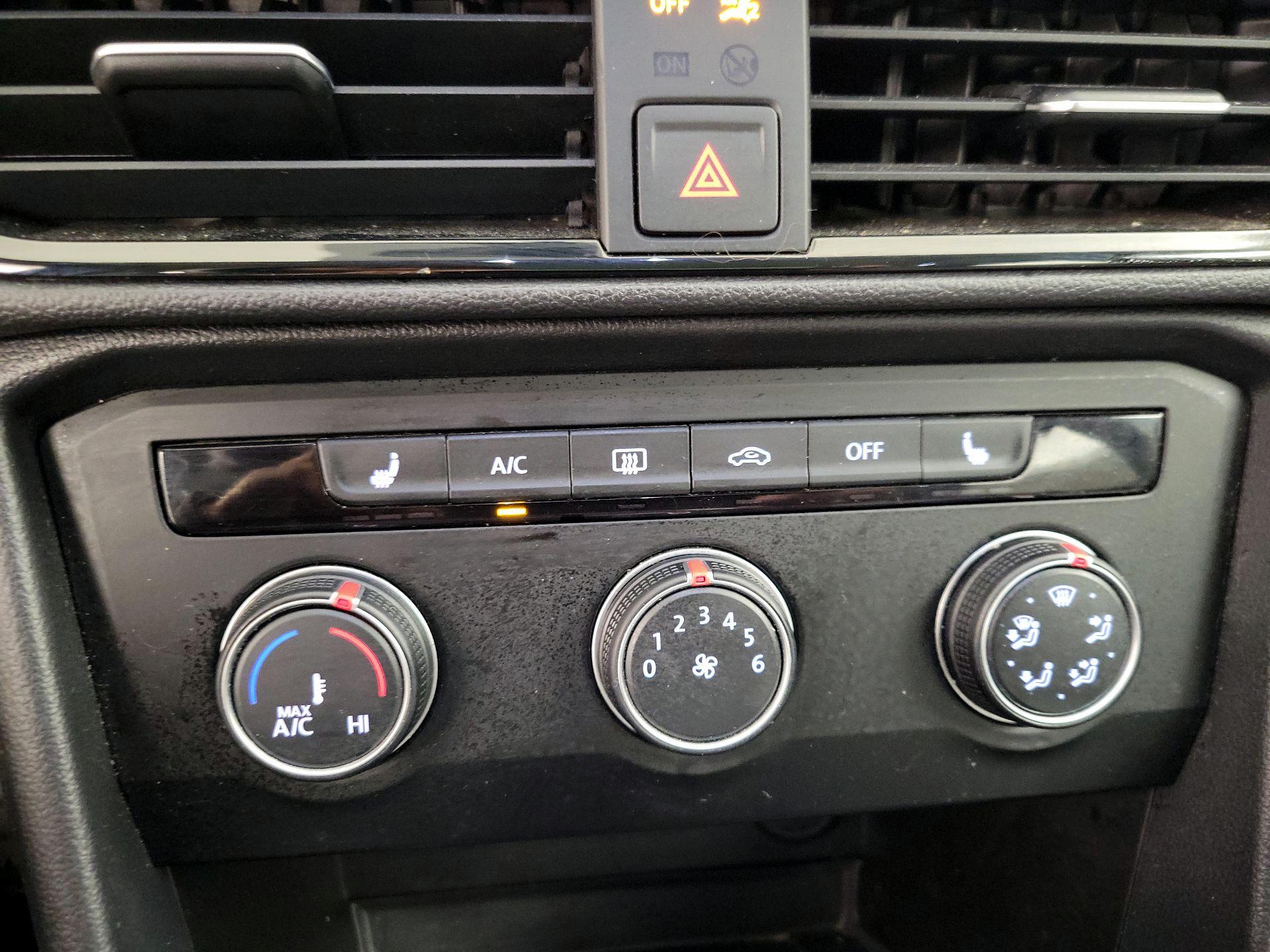 Thumbnail: 2022 Volkswagen Taos - 16