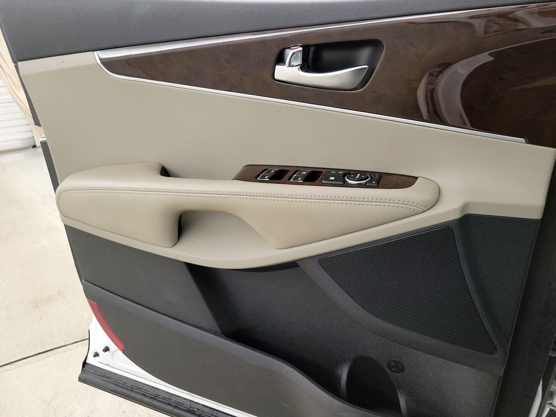 Thumbnail: 2016 Kia Sorento - 12