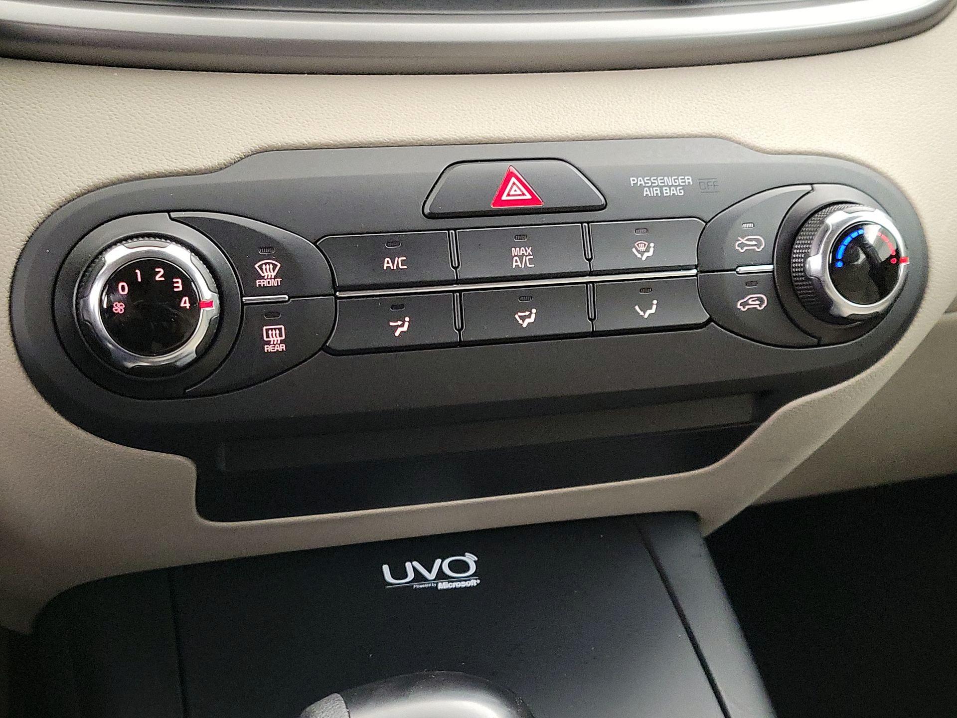 Thumbnail: 2016 Kia Sorento - 16