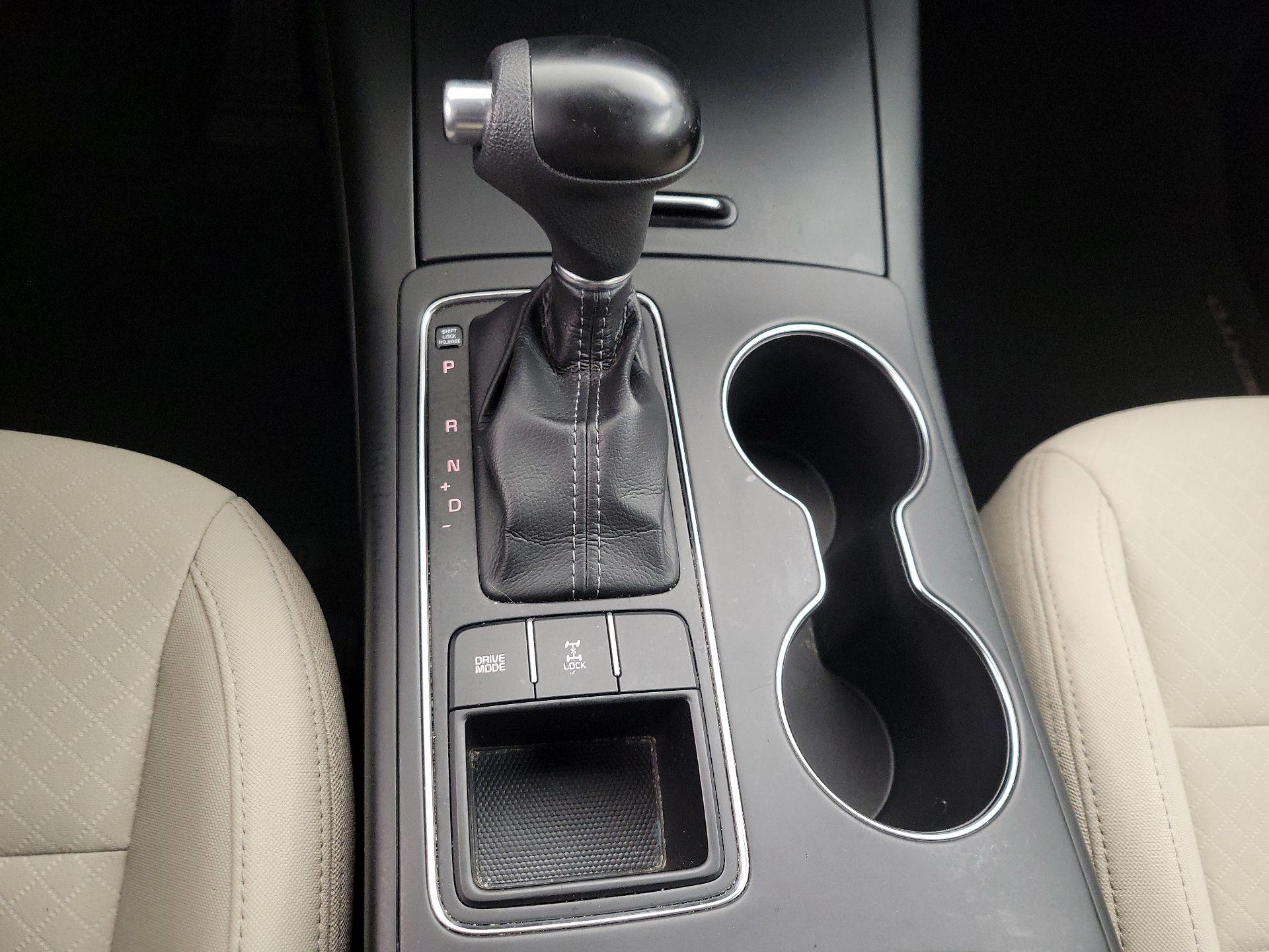 Thumbnail: 2016 Kia Sorento - 17