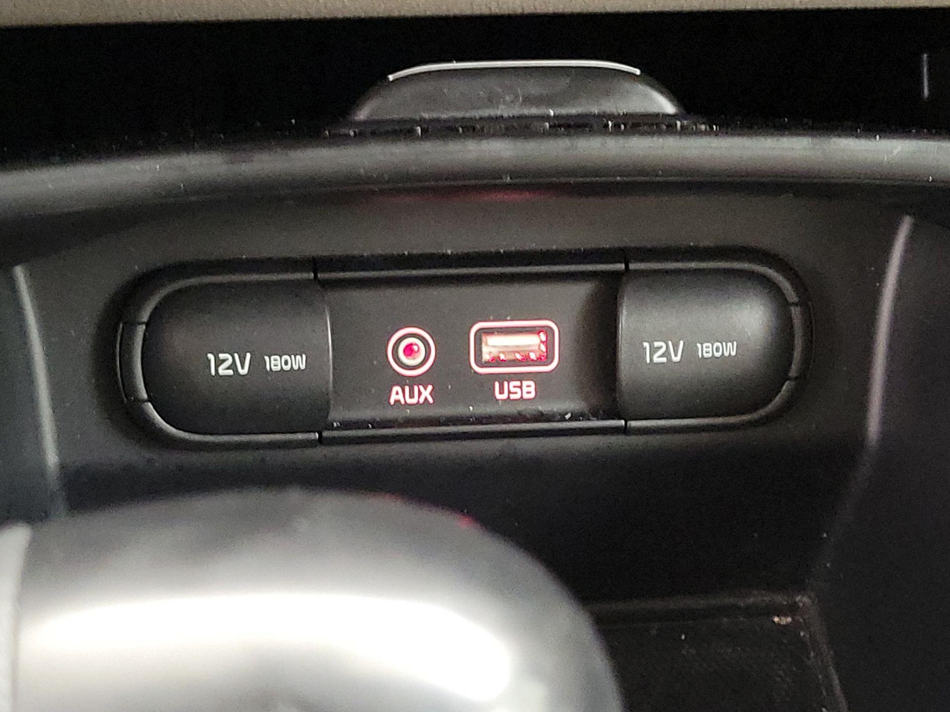 Thumbnail: 2016 Kia Sorento - 18