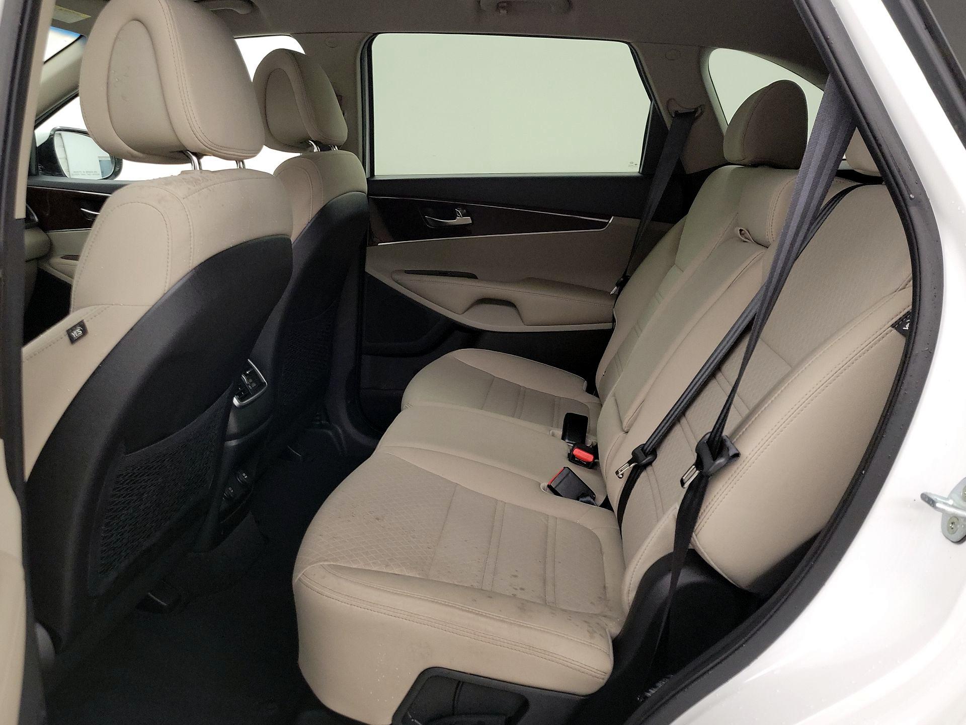 Thumbnail: 2016 Kia Sorento - 19