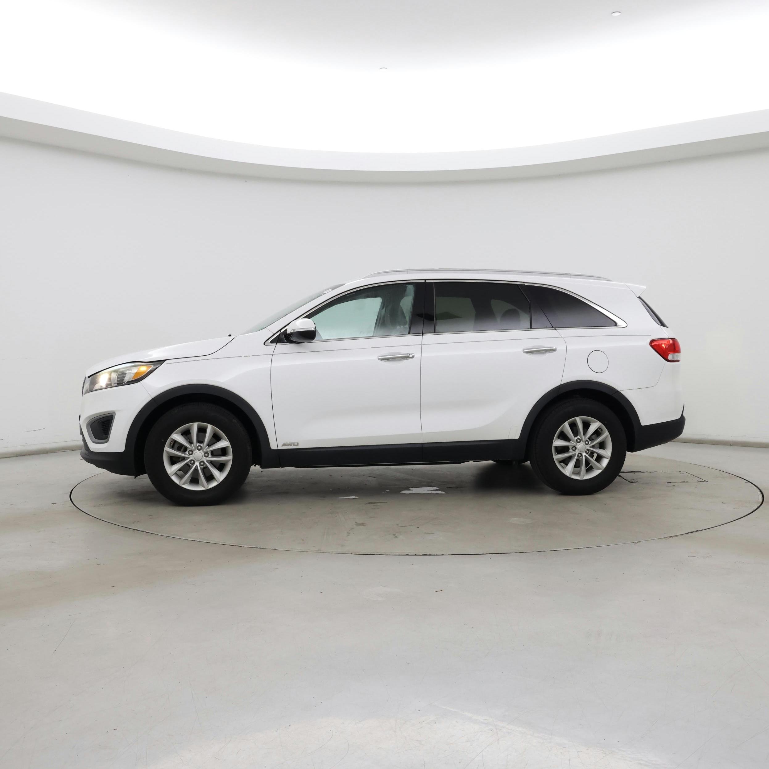 Thumbnail: 2016 Kia Sorento - 3