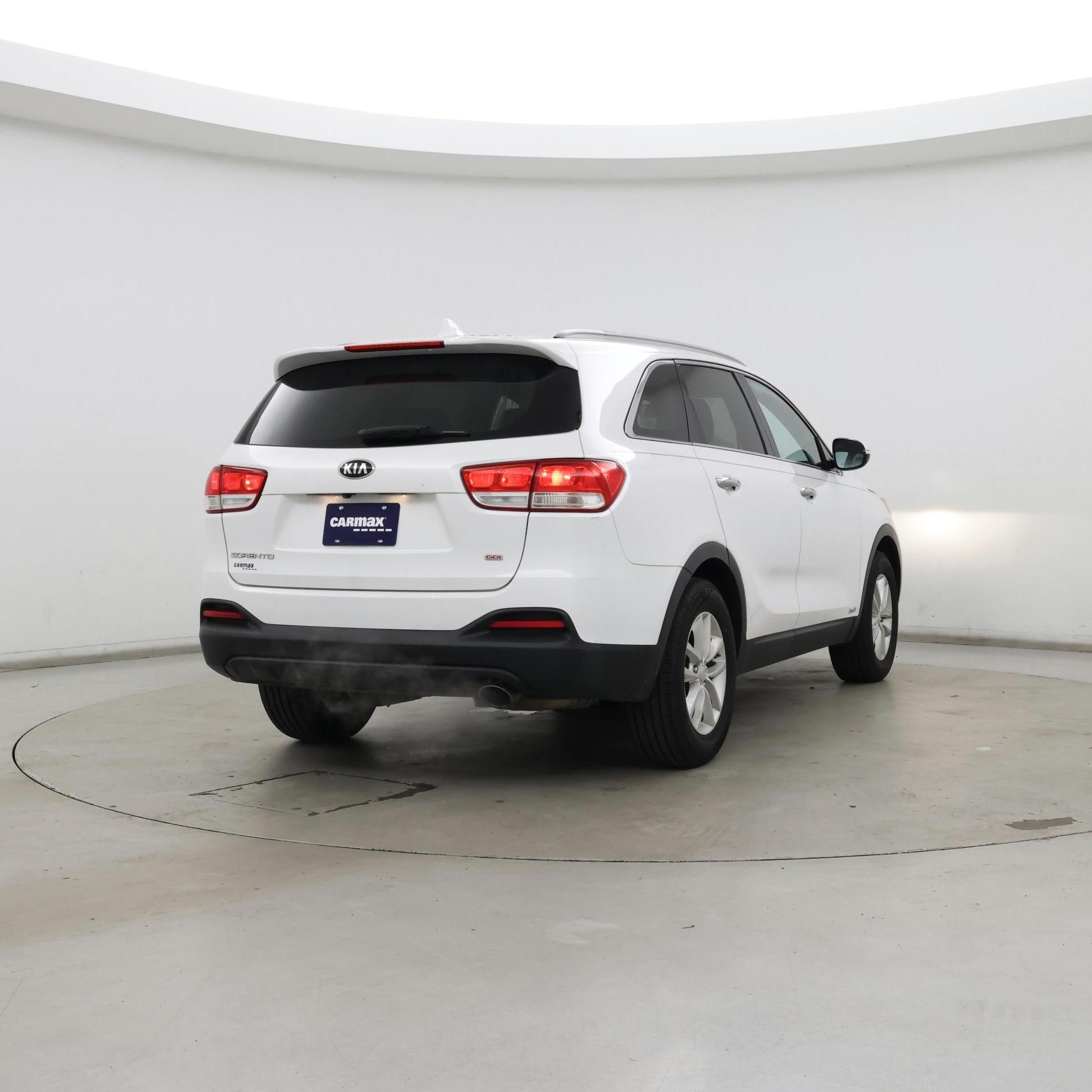 Thumbnail: 2016 Kia Sorento - 8