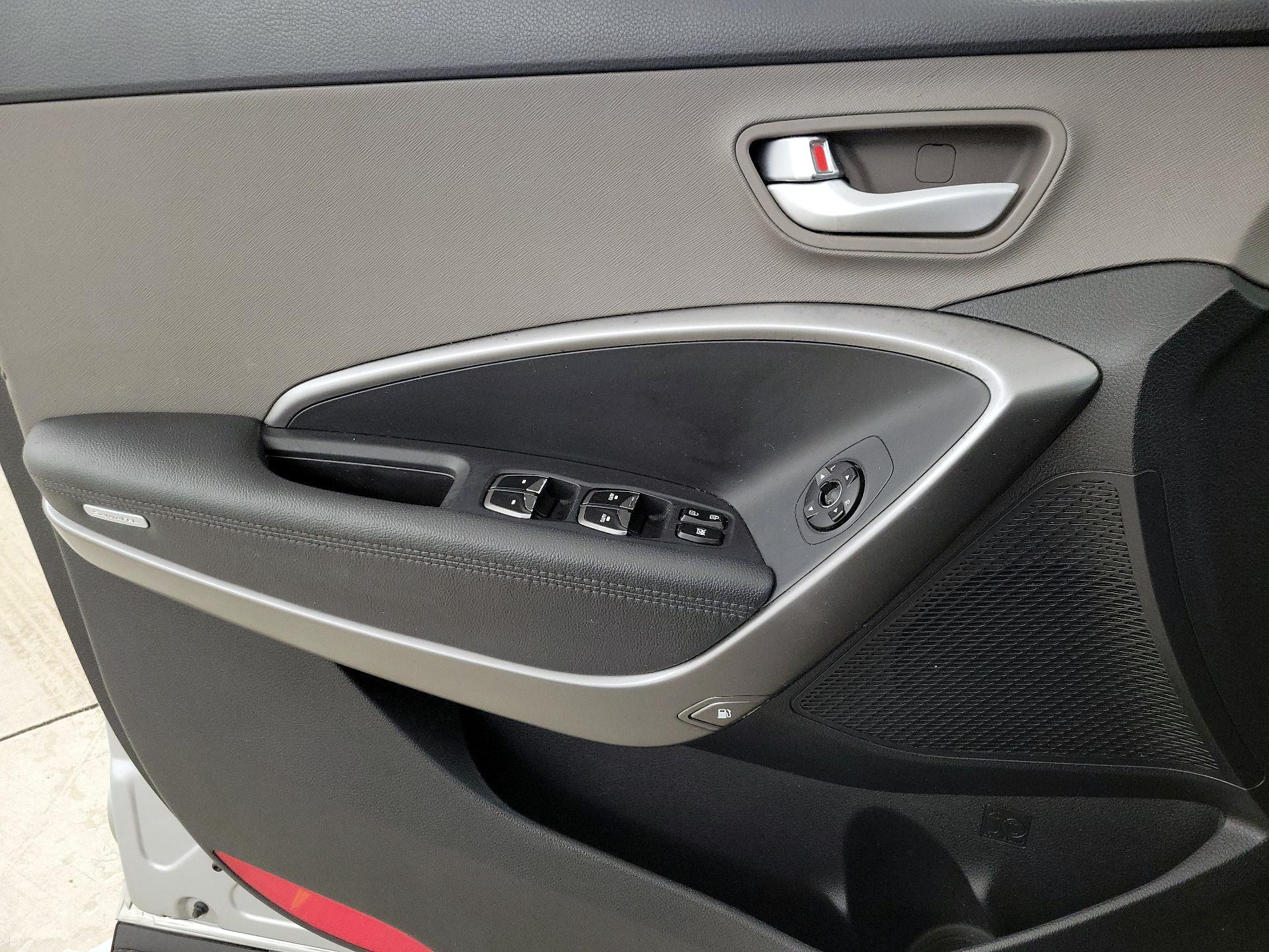 Thumbnail: 2017 Hyundai Santa Fe - 12